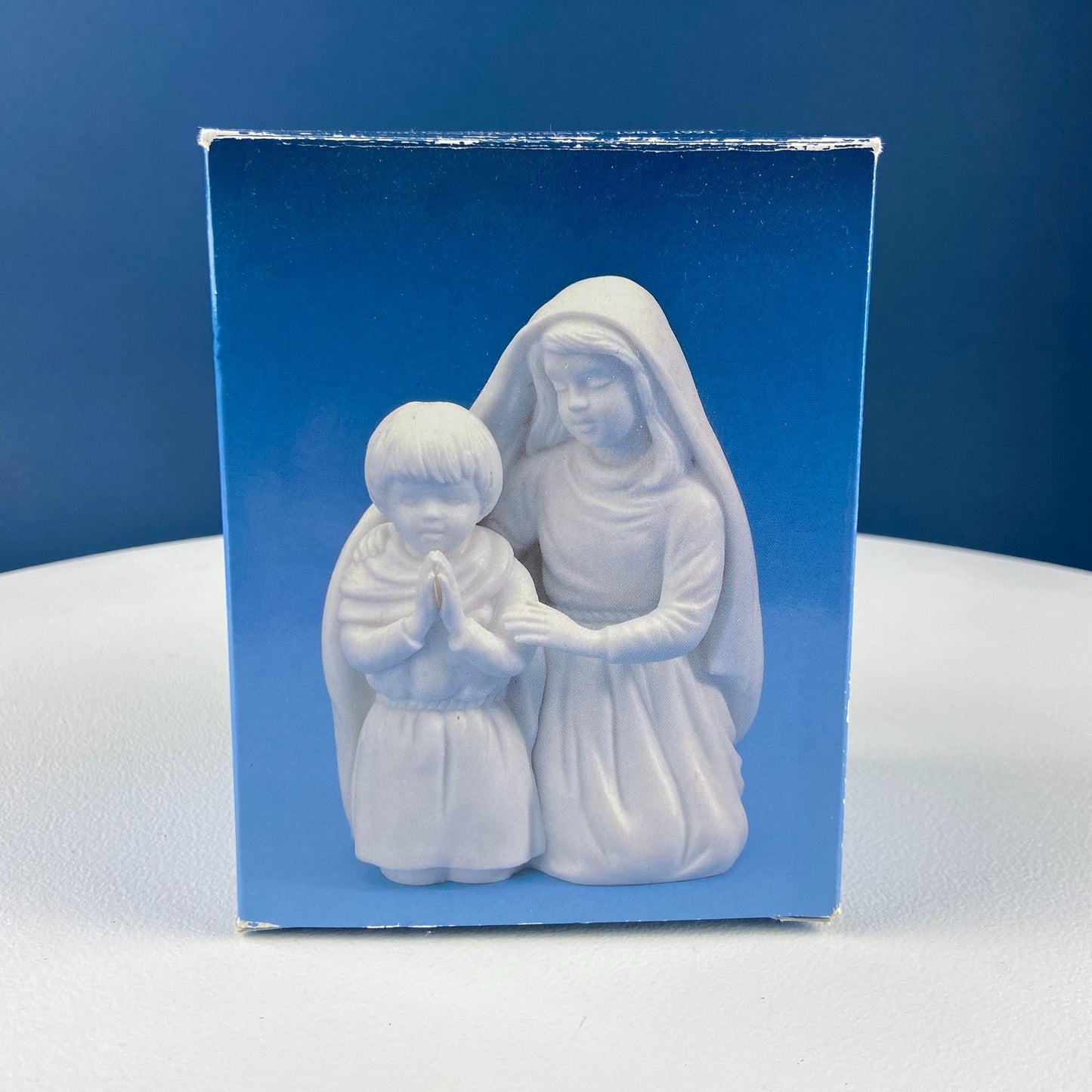 Vintage Avon White Nativity Figurines of Kneeling Children. Bisque Statuettes of Kids Worshiping Baby Jesus. 10th Anniversary. Replacements.