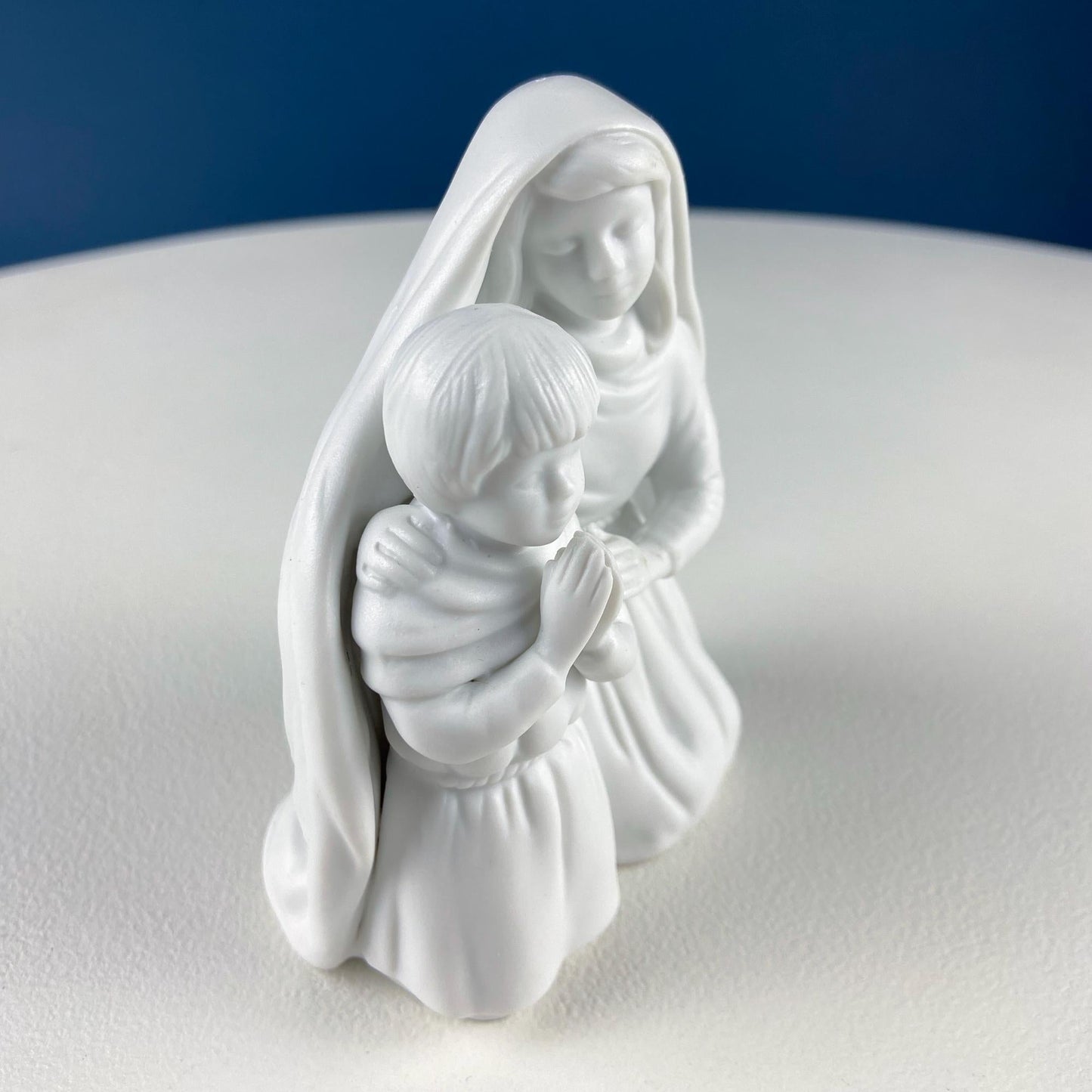 Vintage Avon White Nativity Figurines of Kneeling Children. Bisque Statuettes of Kids Worshiping Baby Jesus. 10th Anniversary. Replacements.