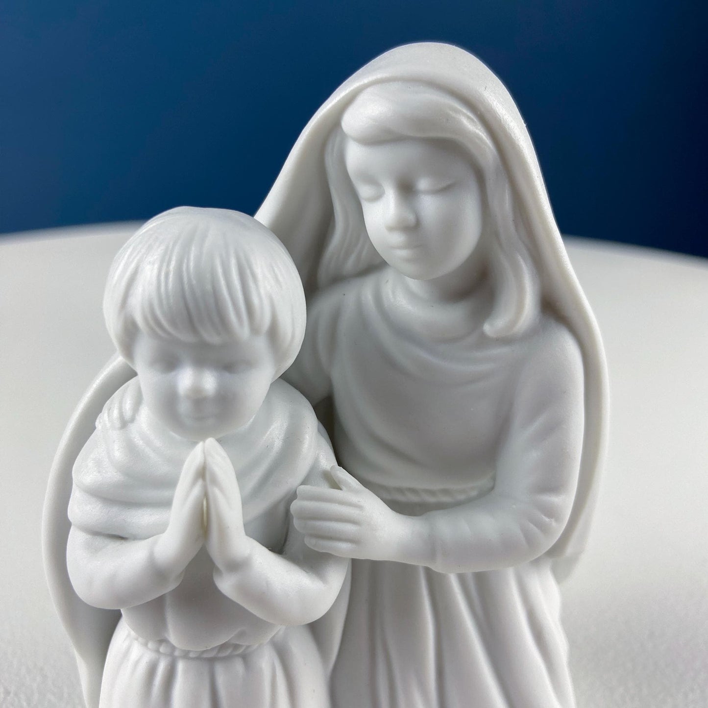 Vintage Avon White Nativity Figurines of Kneeling Children. Bisque Statuettes of Kids Worshiping Baby Jesus. 10th Anniversary. Replacements.