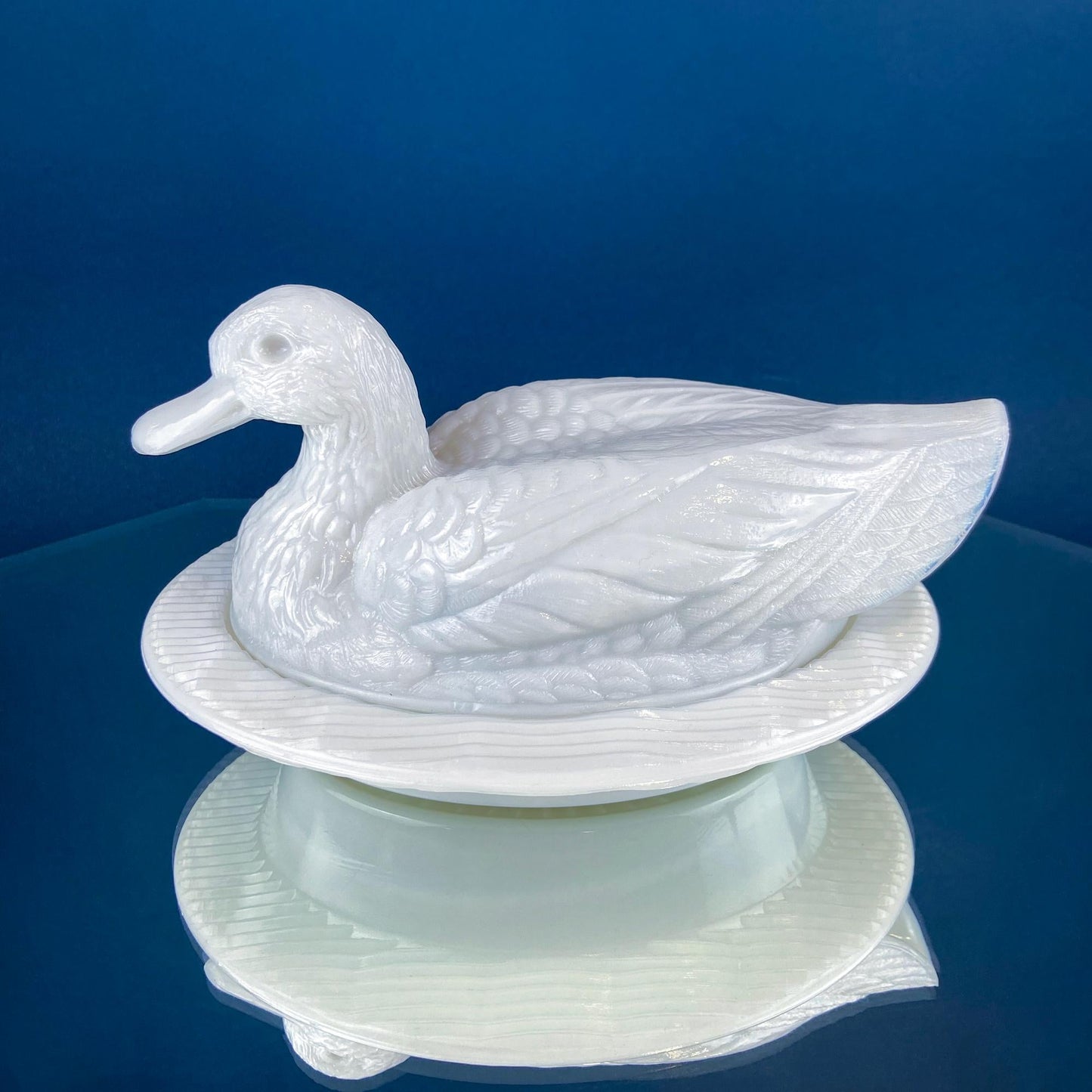 Westmoreland Milk Glass Duck Dish. Vintage Duck Butter or Serving Dish. White Bird Bowl with Cover. Modern Farmhouse. French Country.