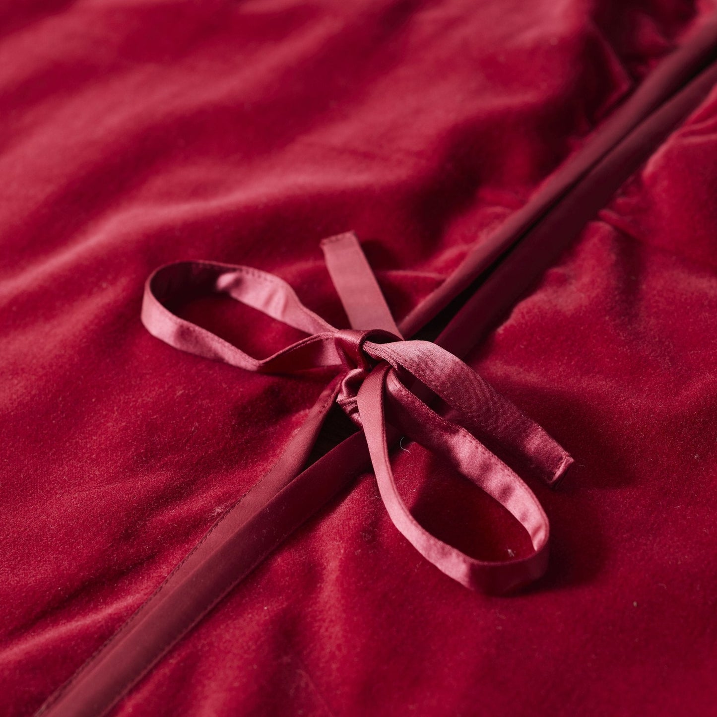 Luxurious Classic Velvet Garnet Red Christmas Tree Skirt 60" Arcadia Home