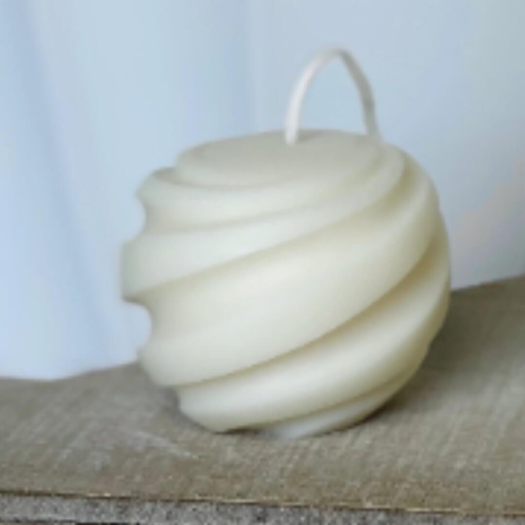 Minimalist Swirl Candles – Handcrafted Soy Wax Décor