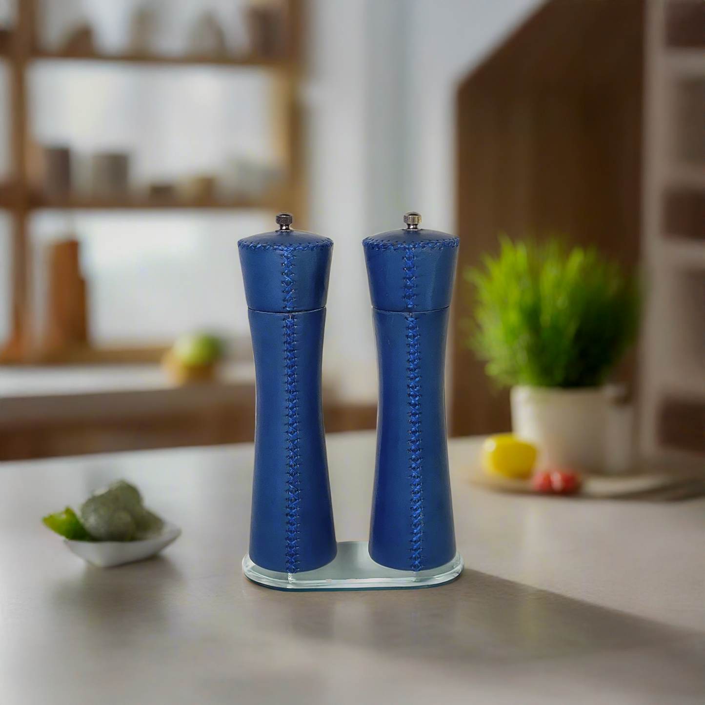 Sal y Pimienta | Leather Salt and Pepper Mills