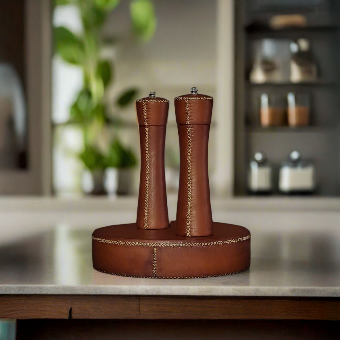 Sal y Pimienta | Leather Salt and Pepper Mills