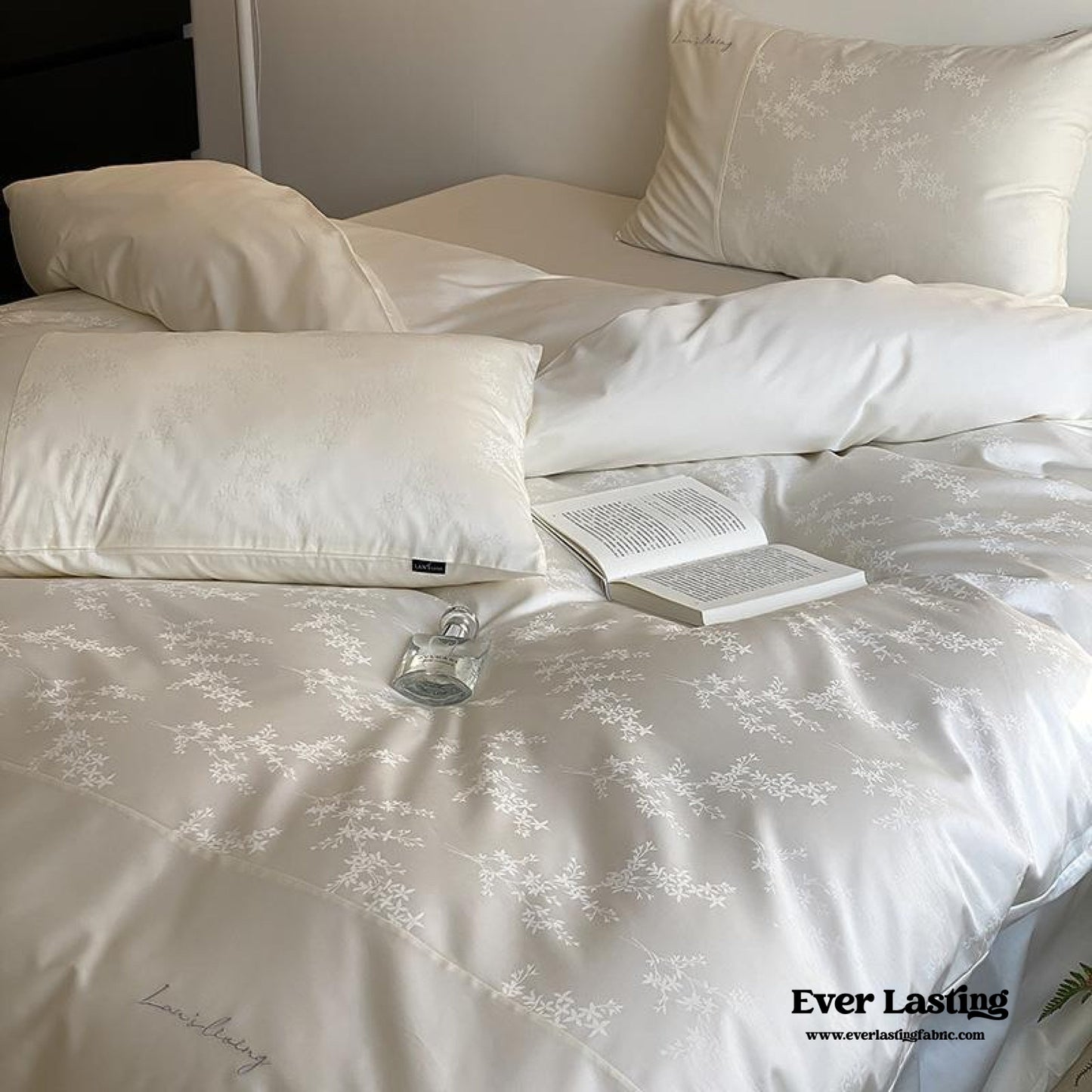 Silky Floral Bedding Set / Snow White