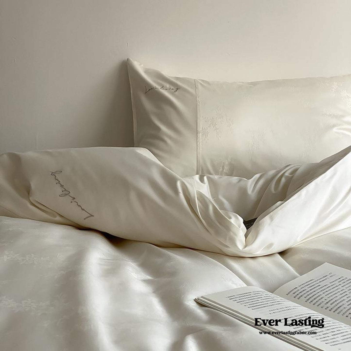 Silky Floral Bedding Set / Snow White