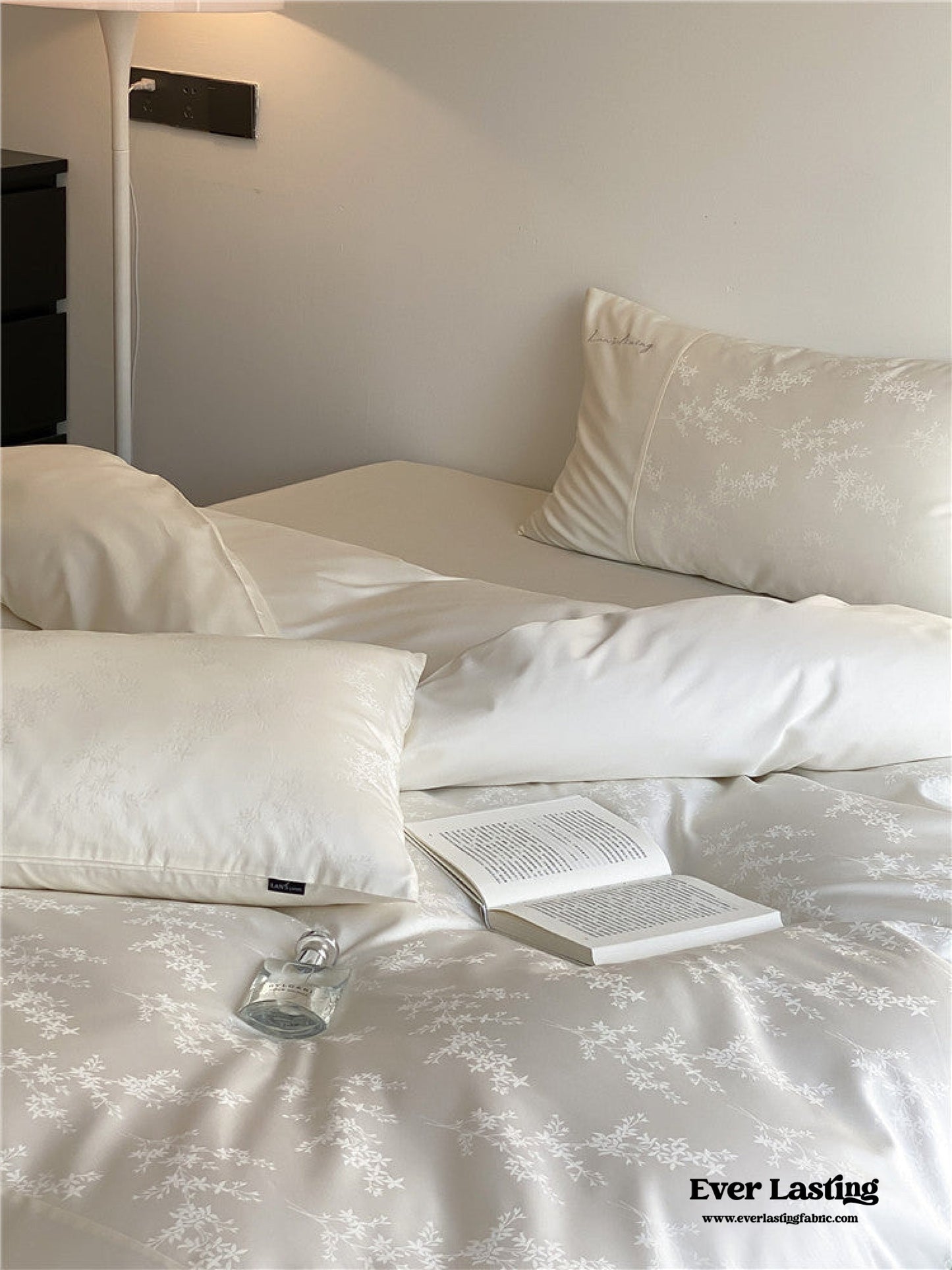 Silky Floral Bedding Set / Snow White