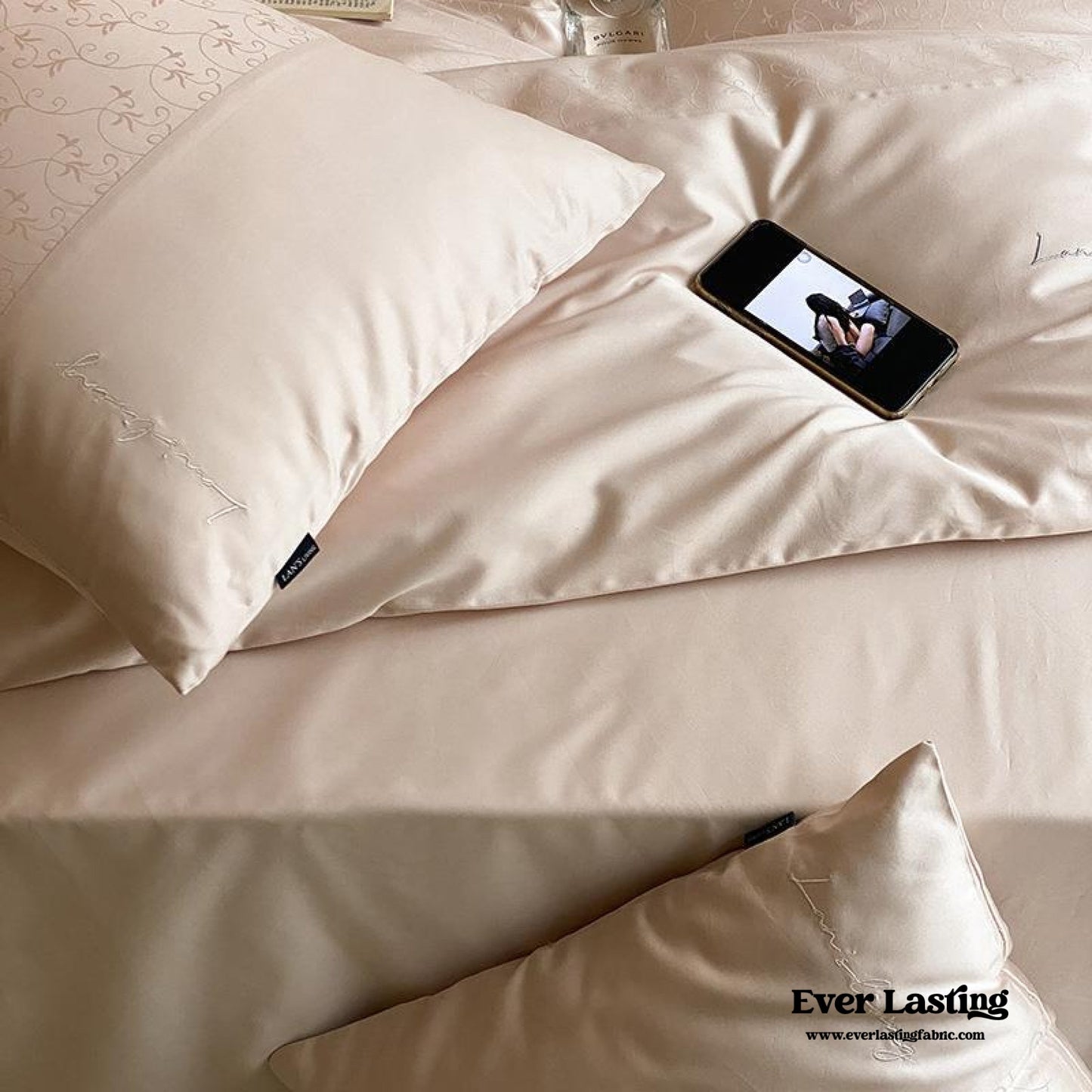 Silky Floral Bedding Set / Snow White