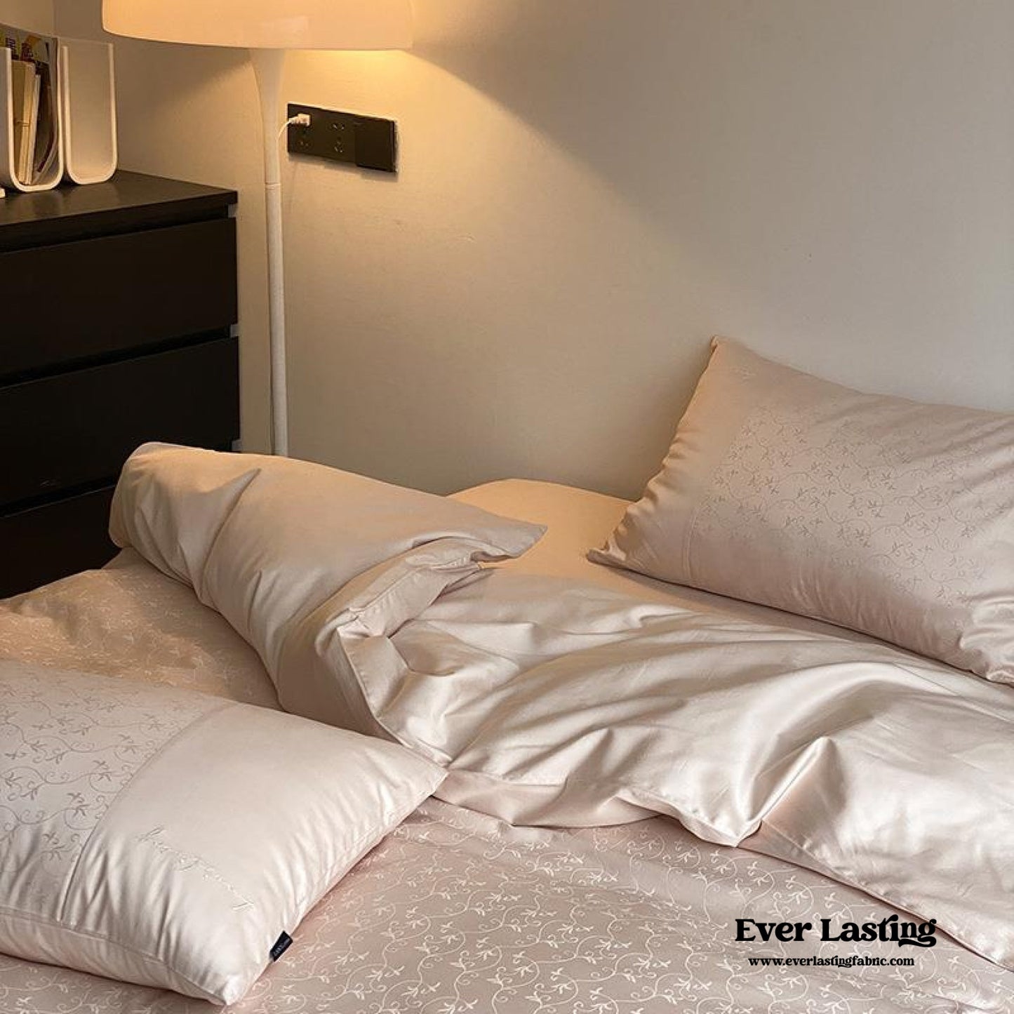 Silky Floral Bedding Set / Snow White