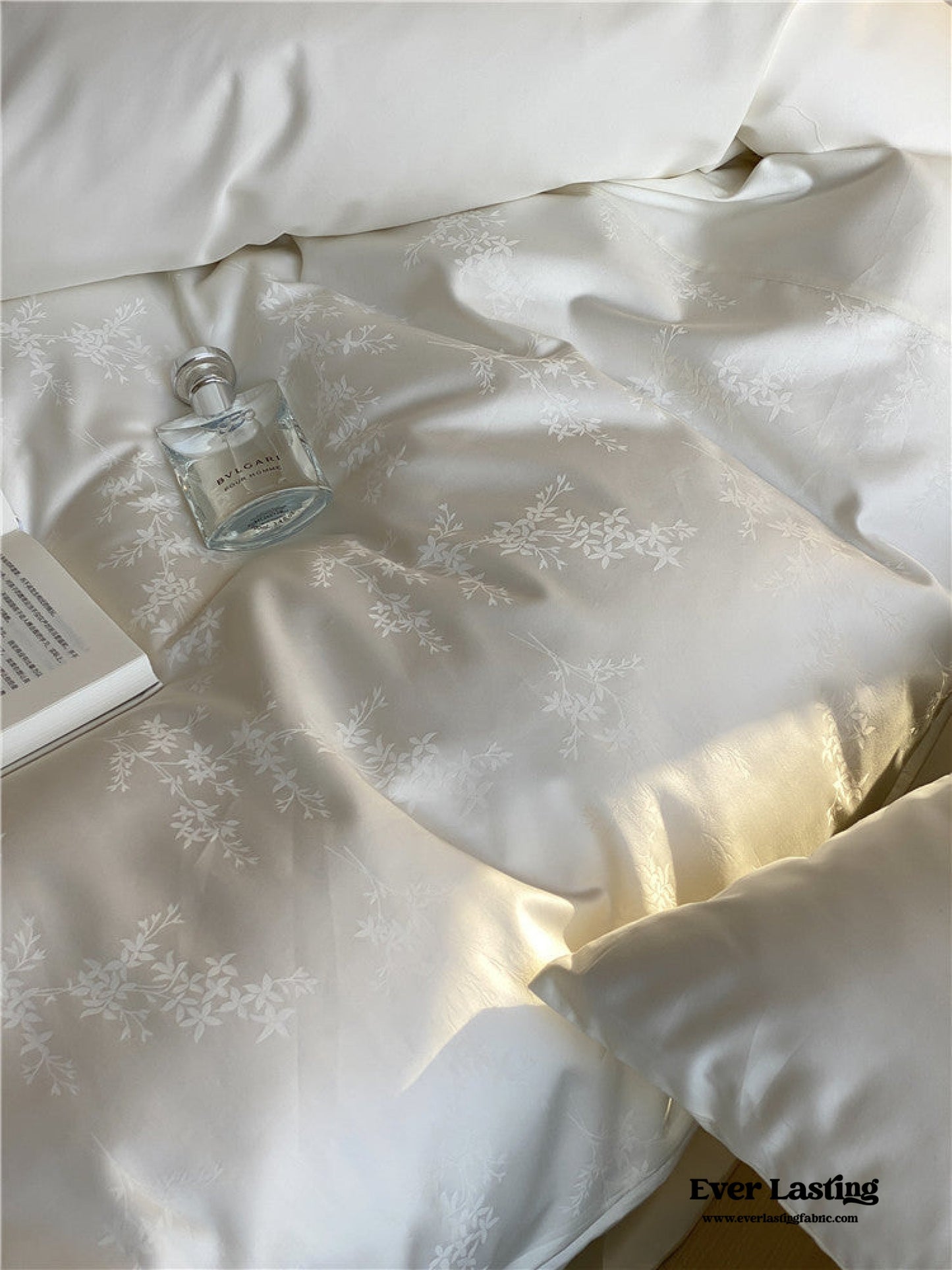 Silky Floral Bedding Set / Snow White