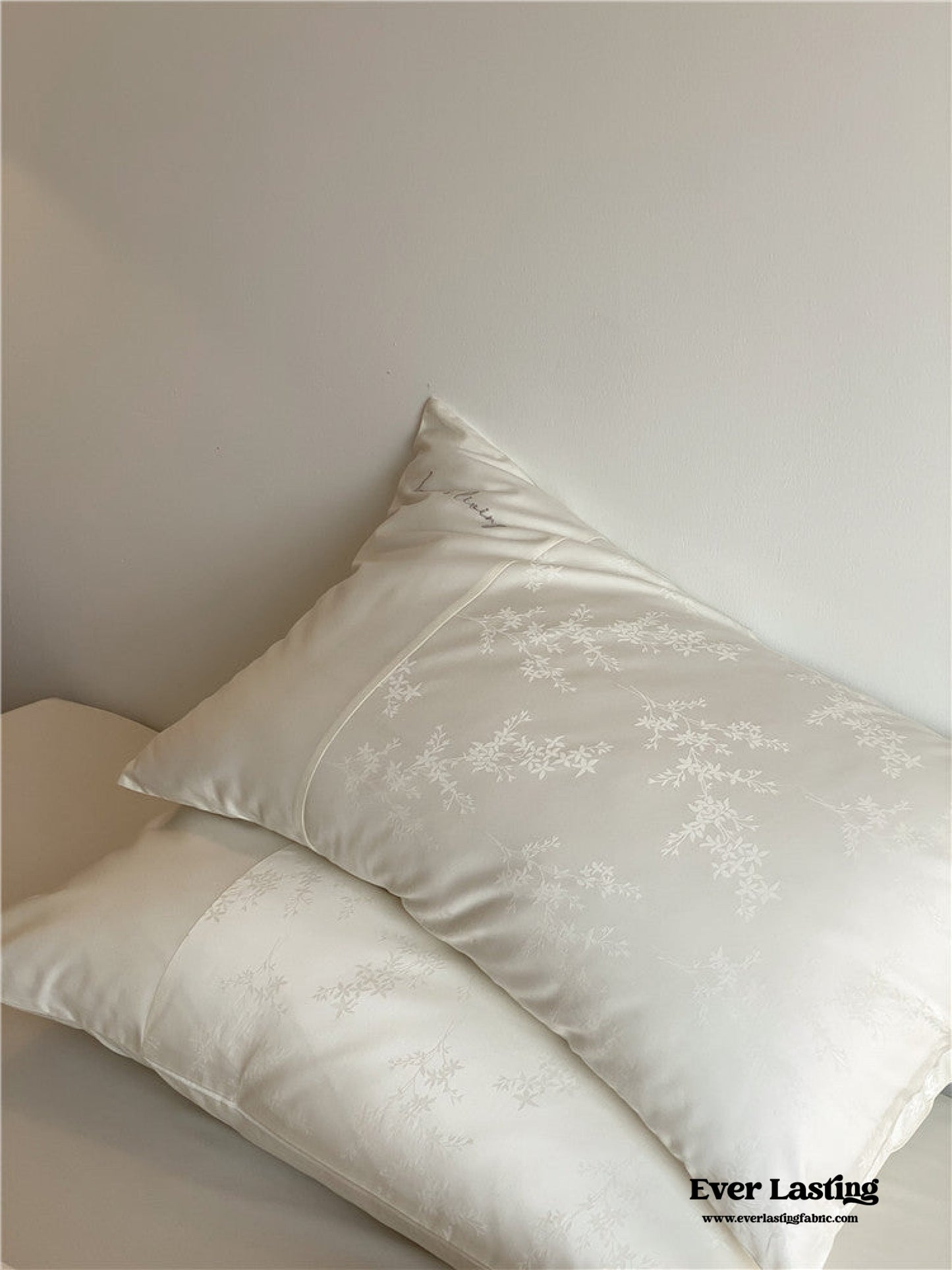 Silky Floral Bedding Set / Snow White