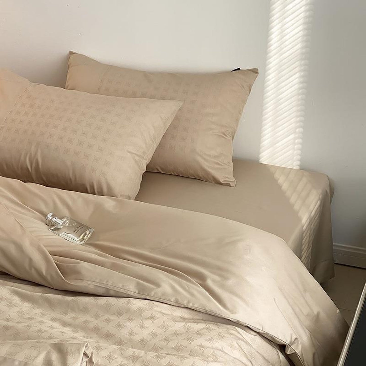 Silky Floral Bedding Set / Snow White