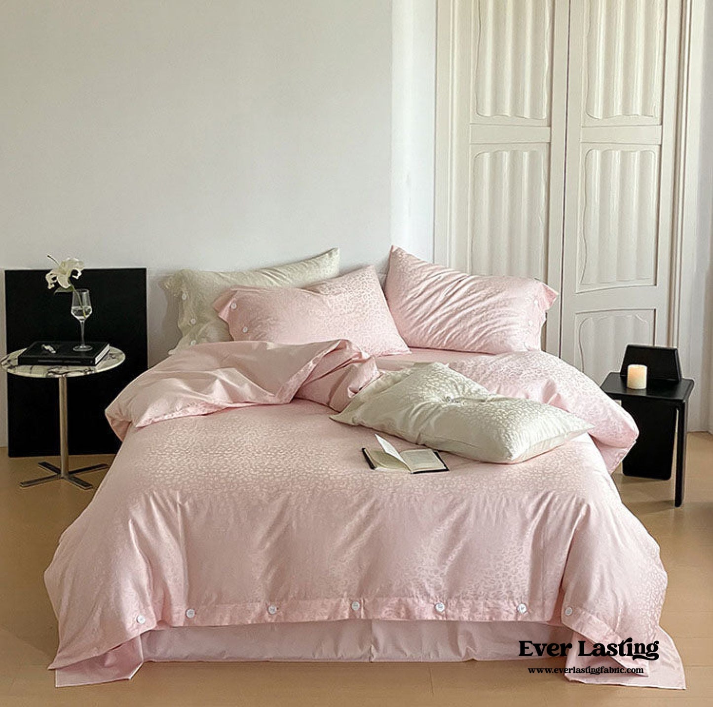 Silky Leopard Buttoned Bedding Set / Baby Pink