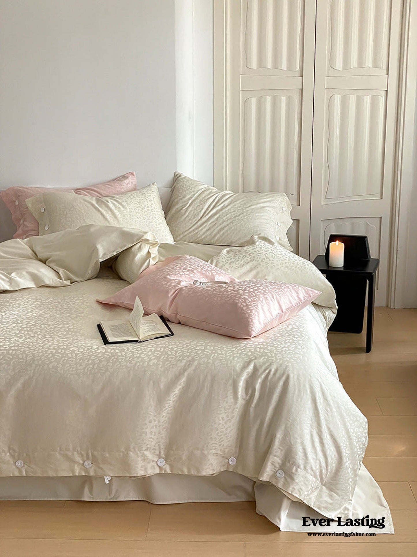 Silky Leopard Buttoned Bedding Set / Black Gray