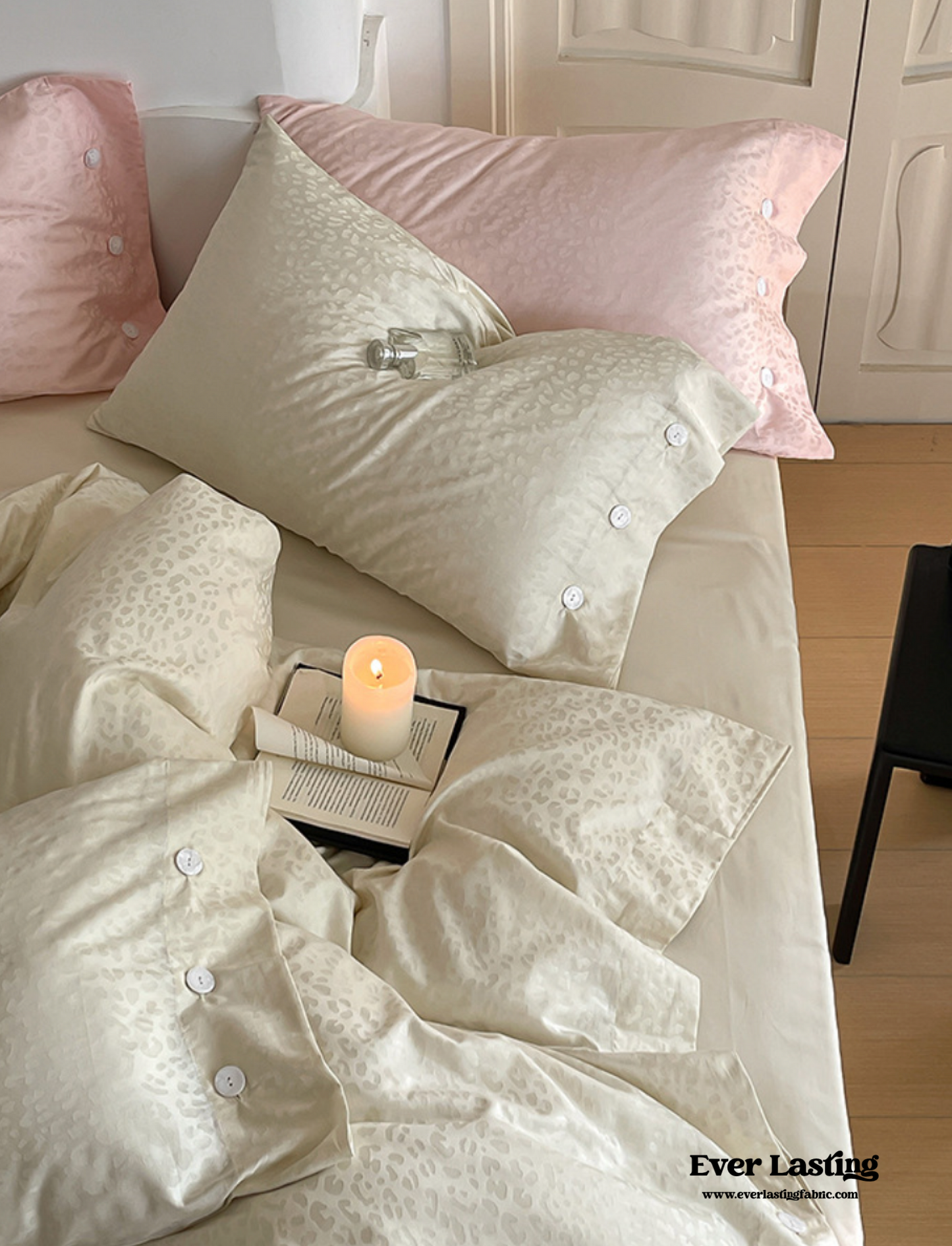 Silky Leopard Buttoned Bedding Set / Ivory White