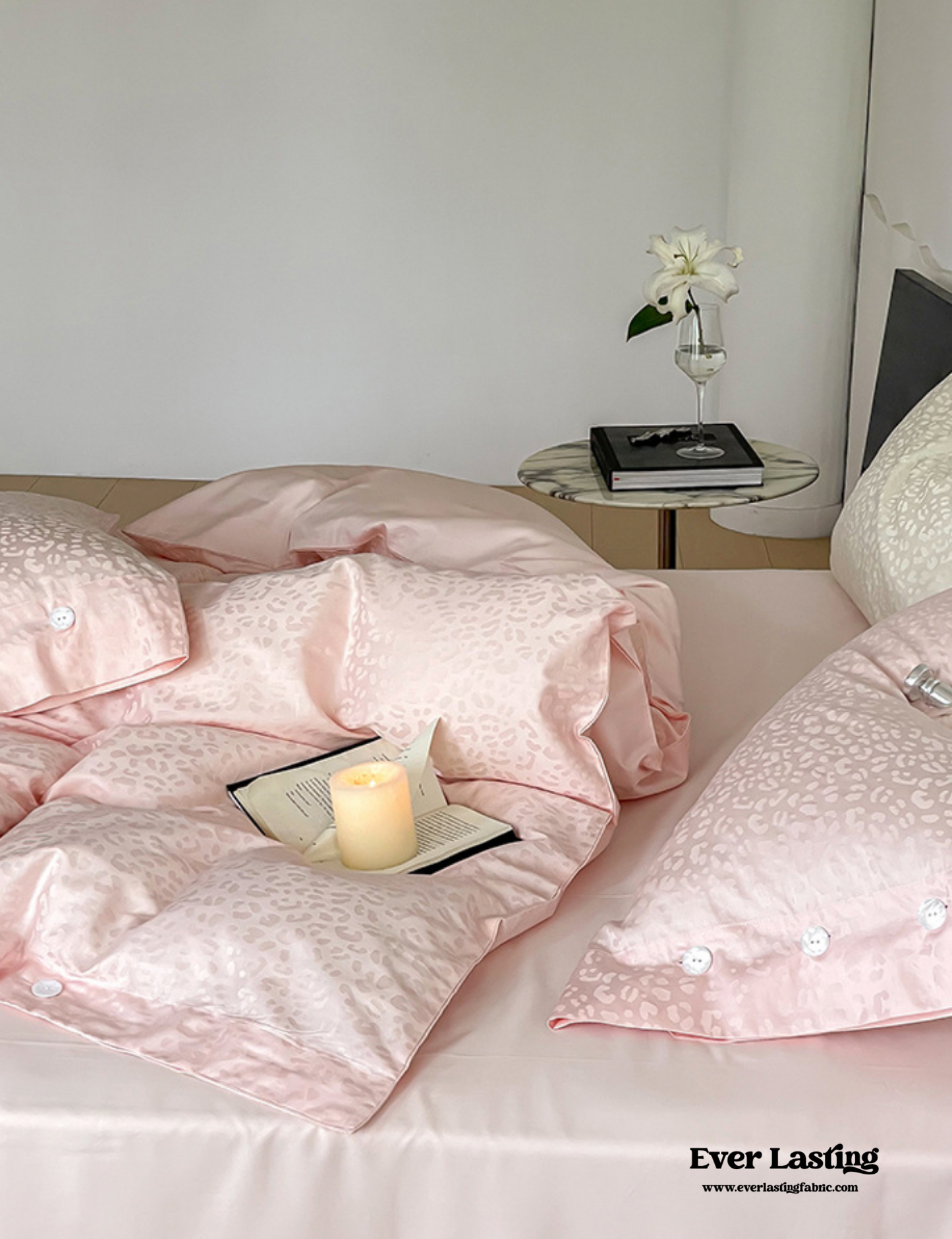 Silky Leopard Buttoned Bedding Set / Ivory White