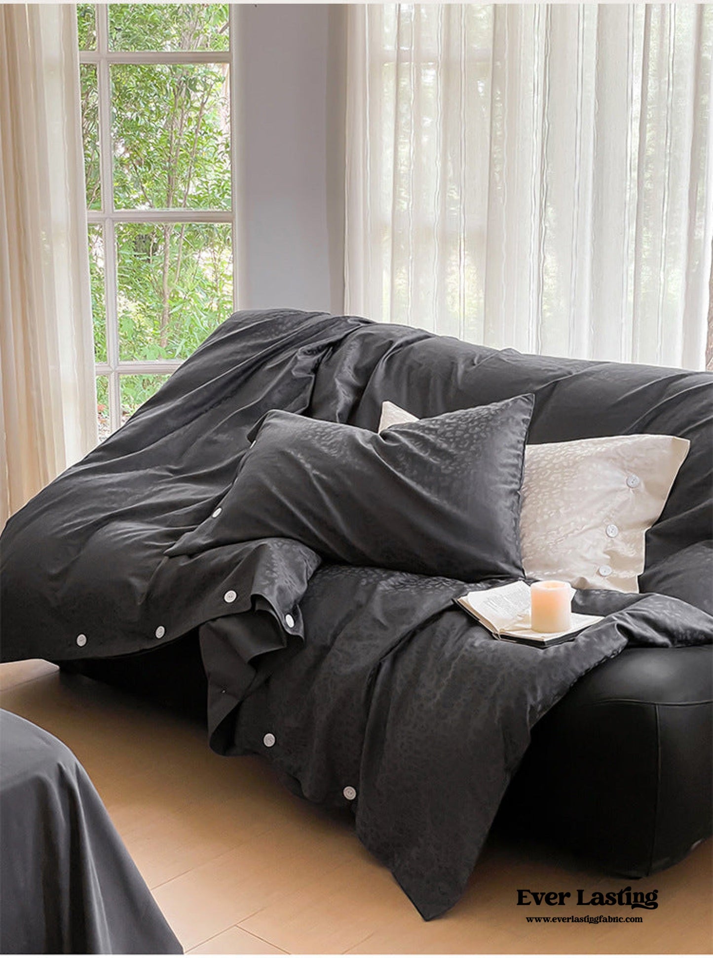 Silky Leopard Buttoned Bedding Set / Ivory White