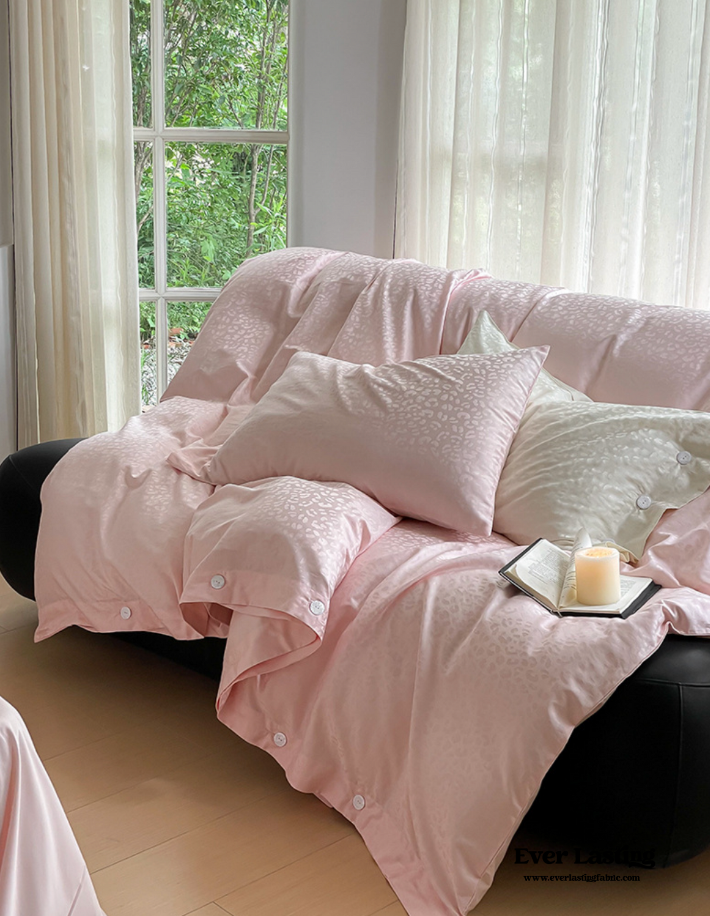 Silky Leopard Buttoned Bedding Set / Ivory White