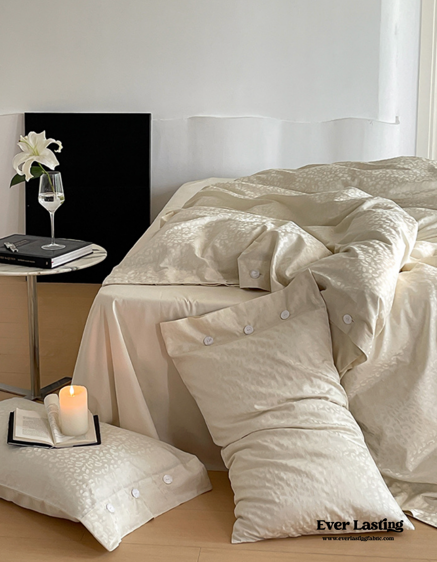Silky Leopard Buttoned Bedding Set / Ivory White