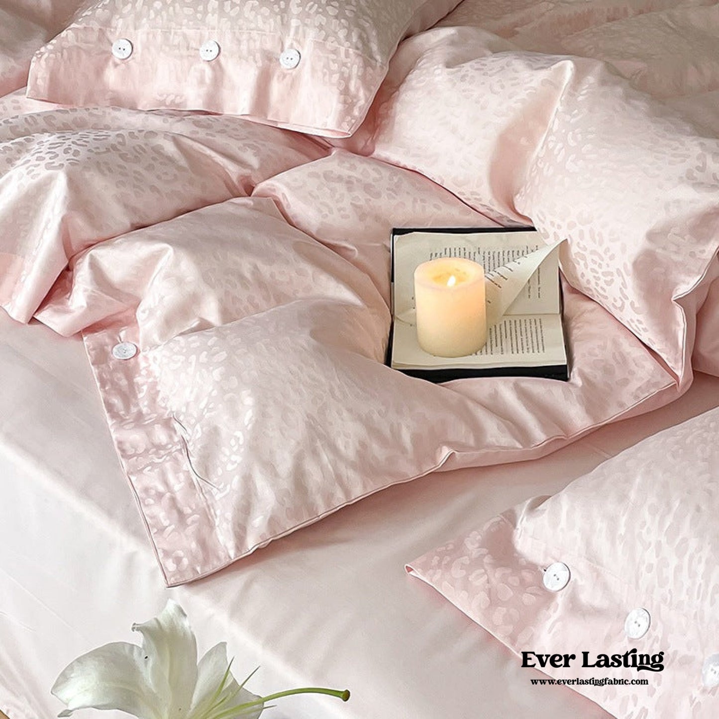 Silky Leopard Buttoned Bedding Set / Ivory White
