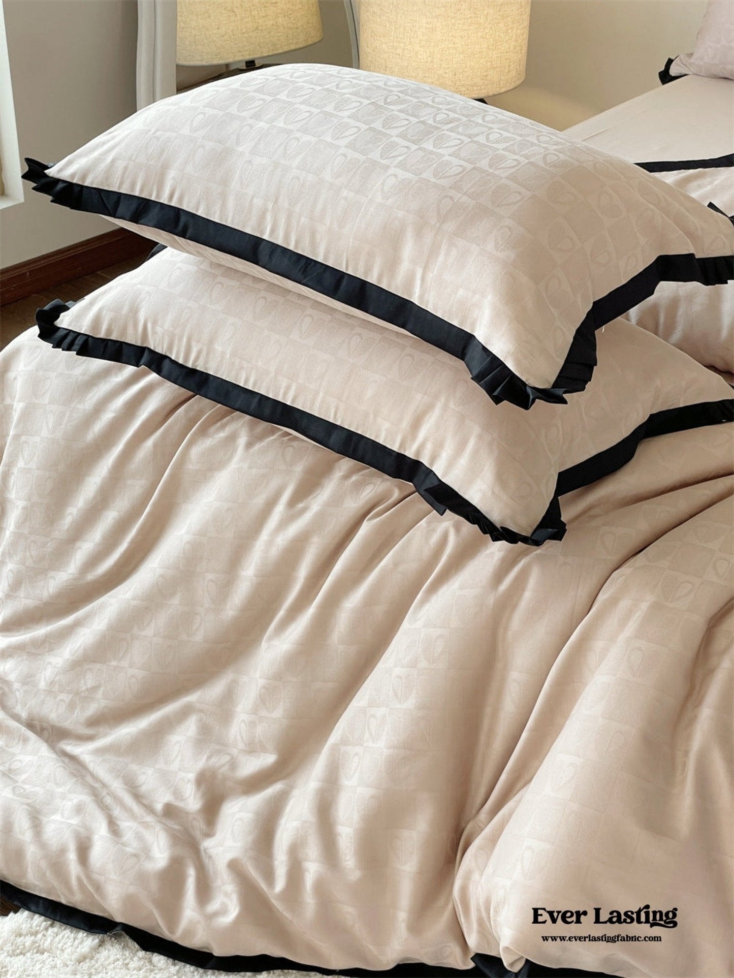 Silky Luxury Heart Textured Bedding Set / Pink