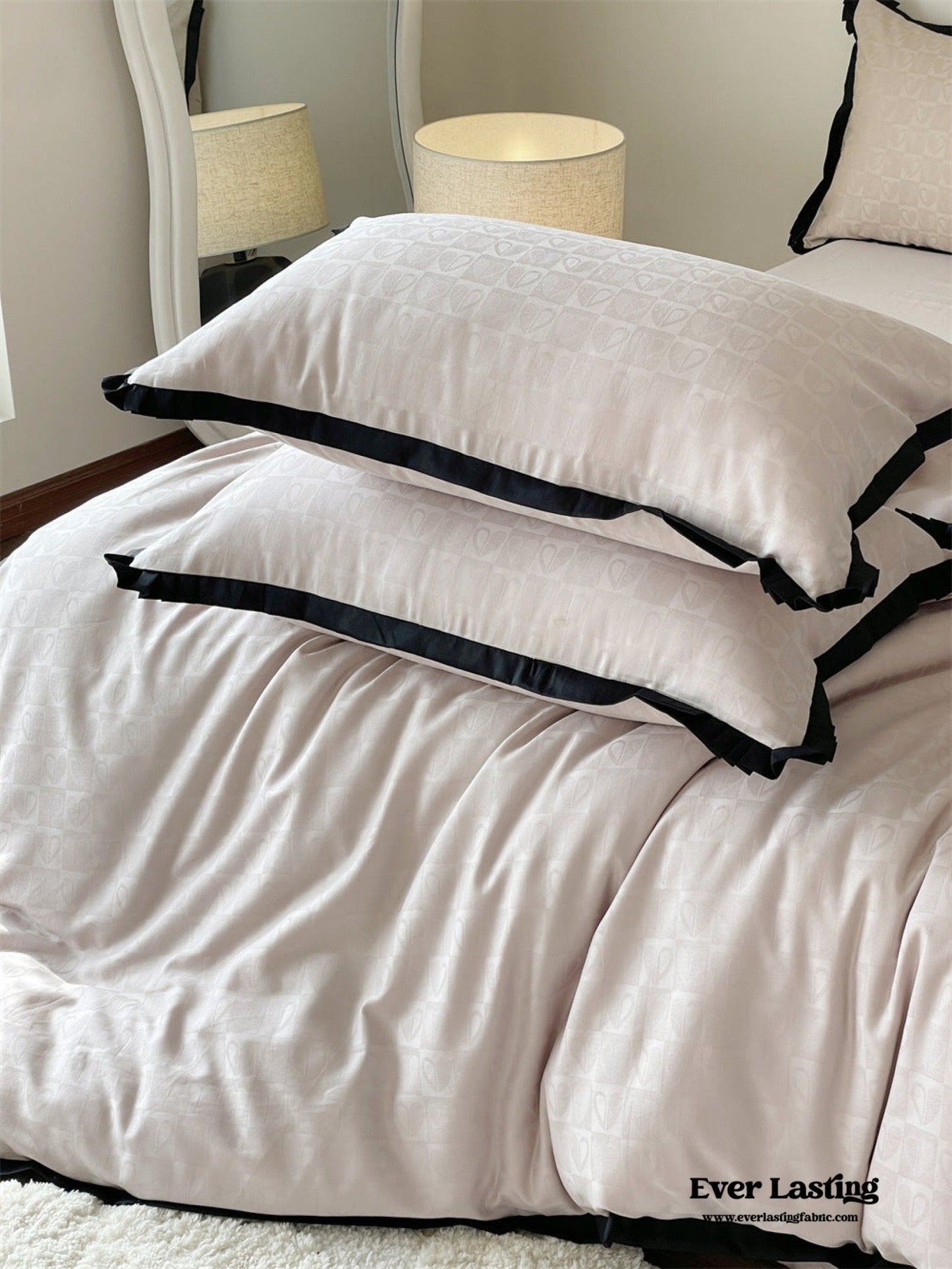 Silky Luxury Heart Textured Bedding Set / Pink