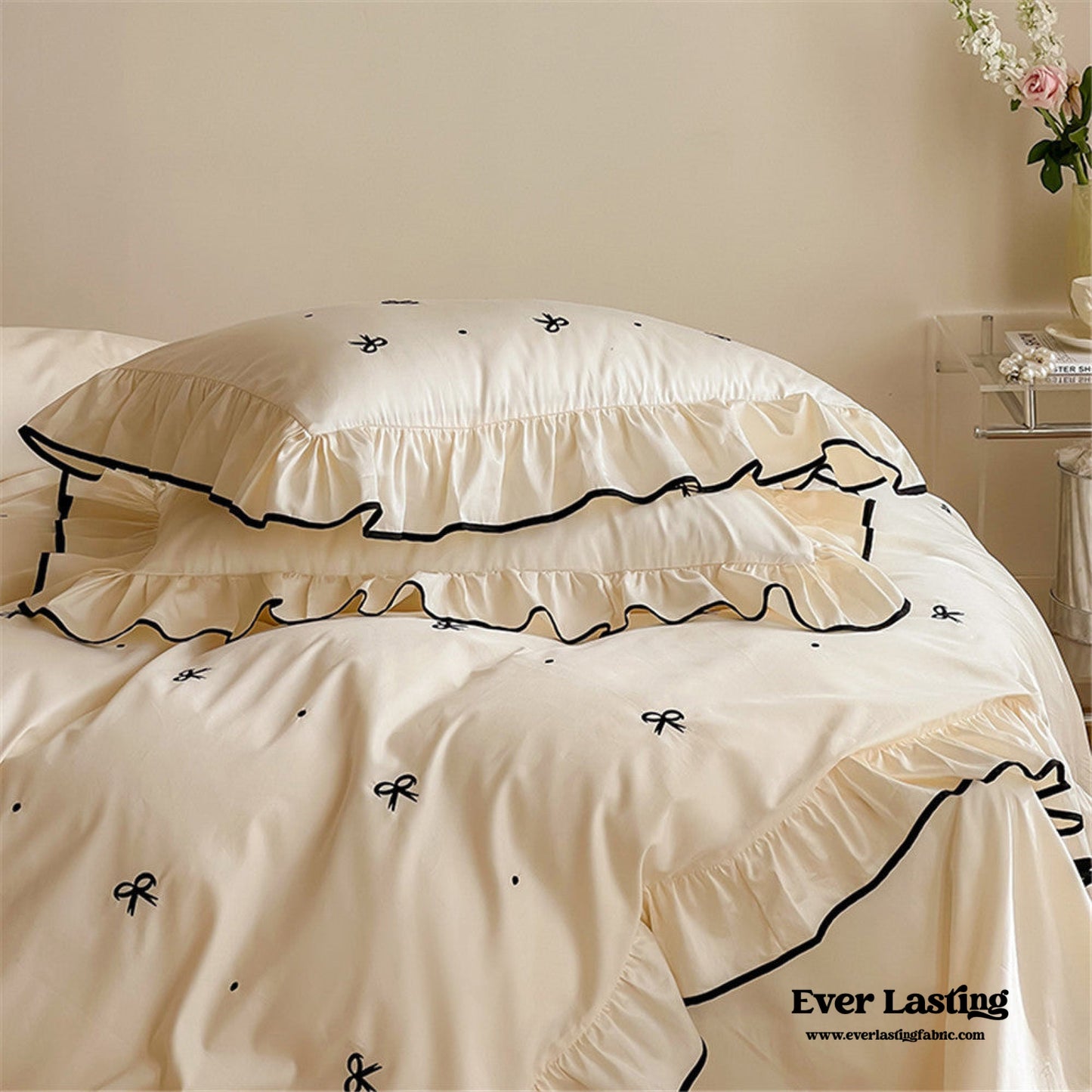 Silky Ribbon Ruffle Bedding Set / Cream White