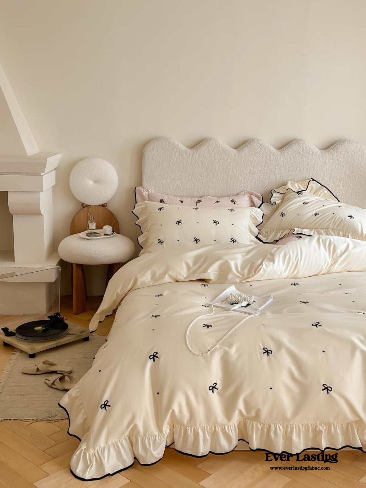 Silky Ribbon Ruffle Bedding Set / Cream White