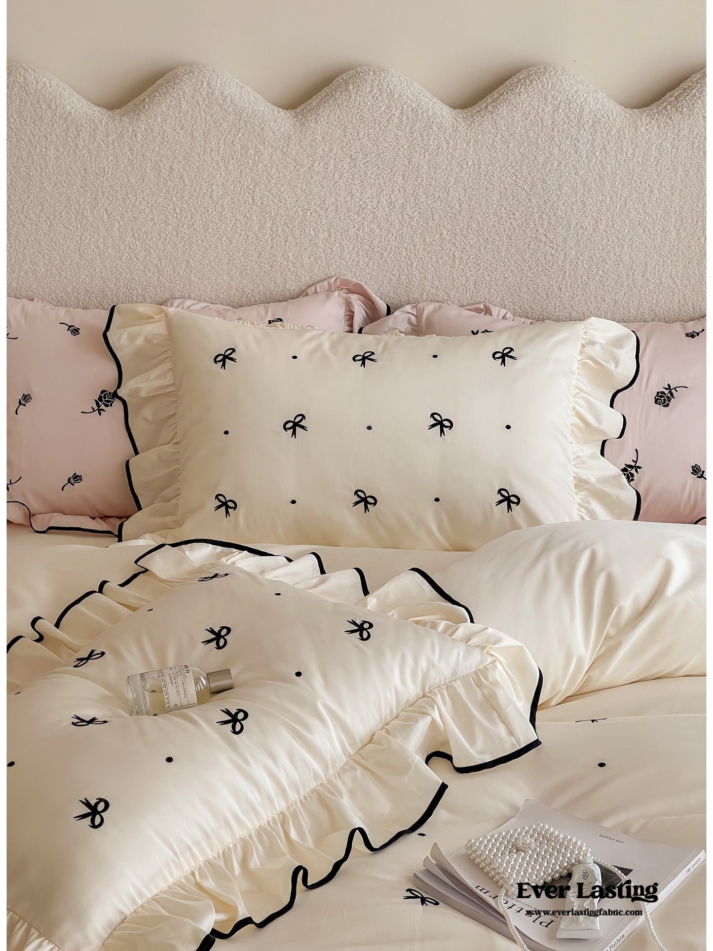 Silky Ribbon Ruffle Bedding Set / Cream White