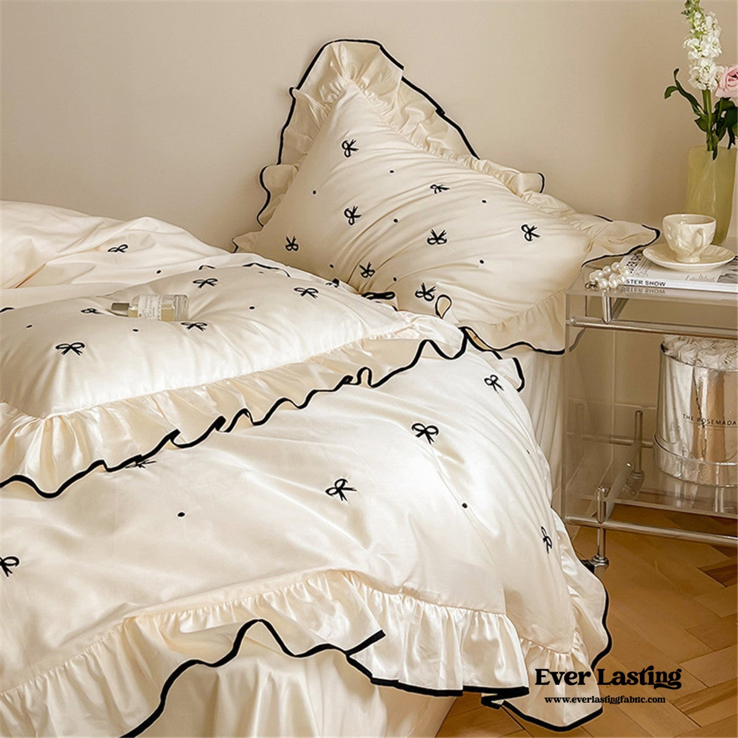 Silky Ribbon Ruffle Bedding Set / Cream White