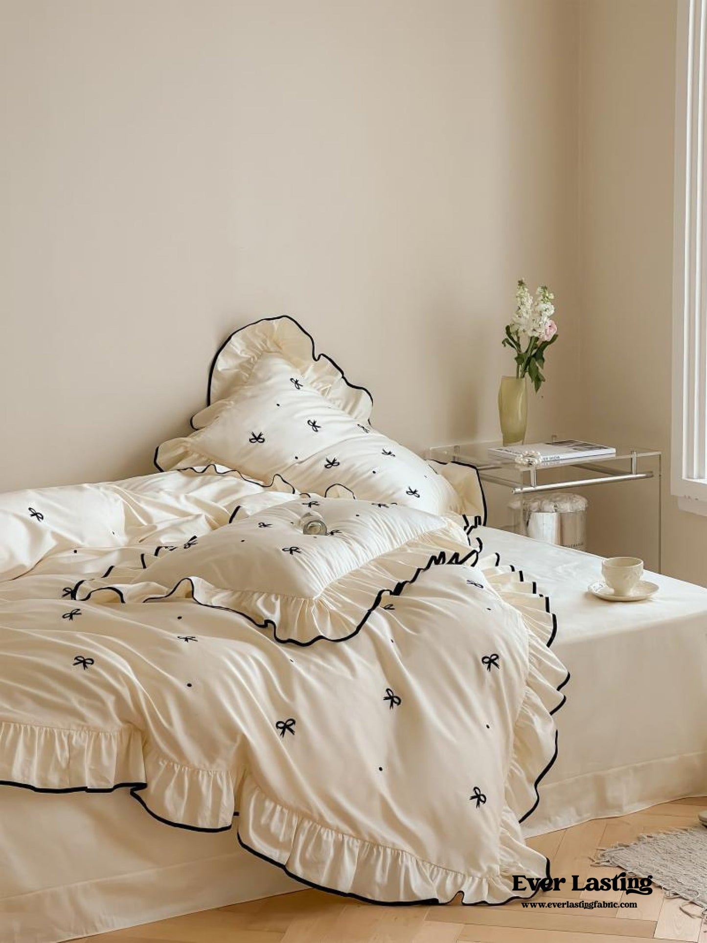 Silky Ribbon Ruffle Bedding Set / Cream White