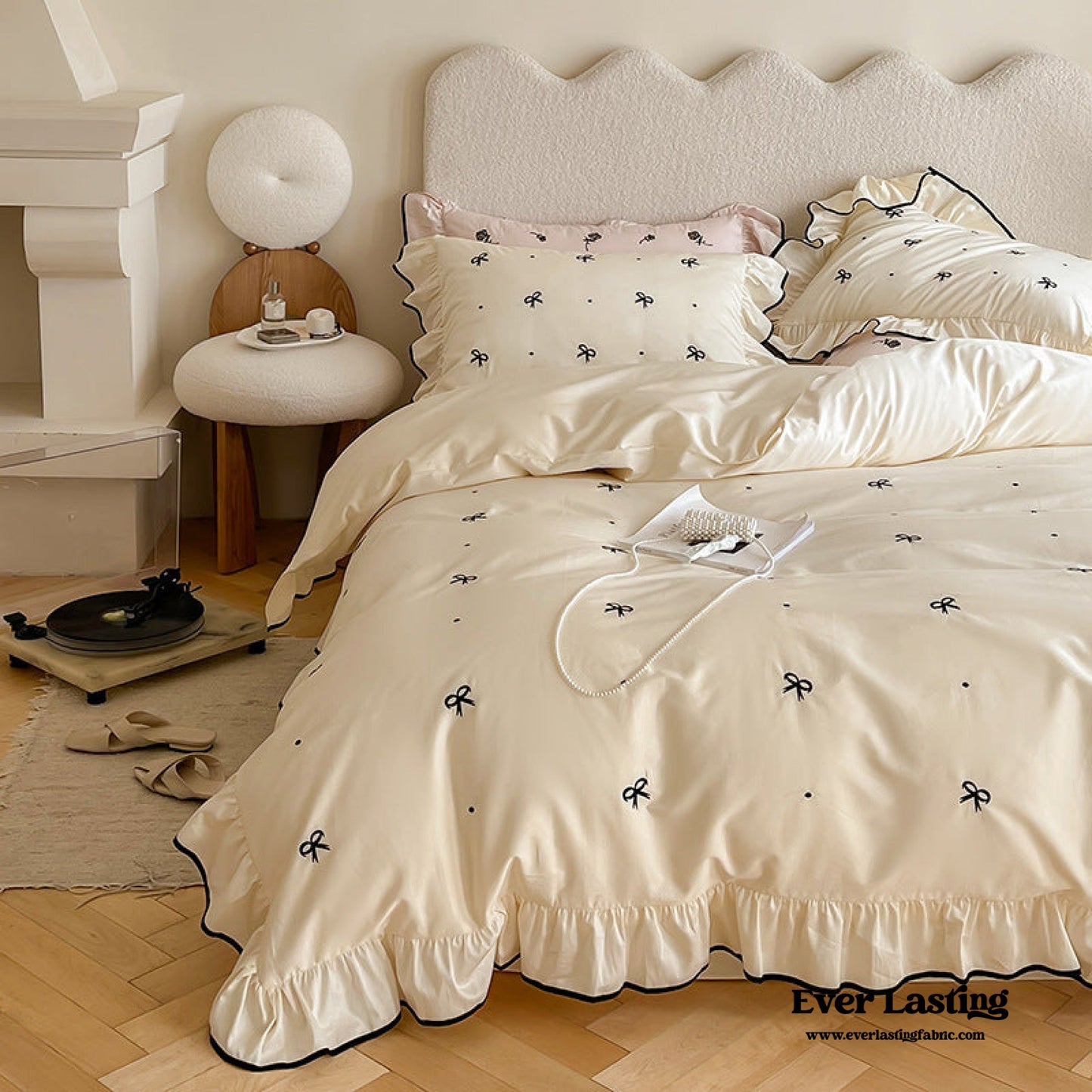 Silky Ribbon Ruffle Bedding Set / Cream White