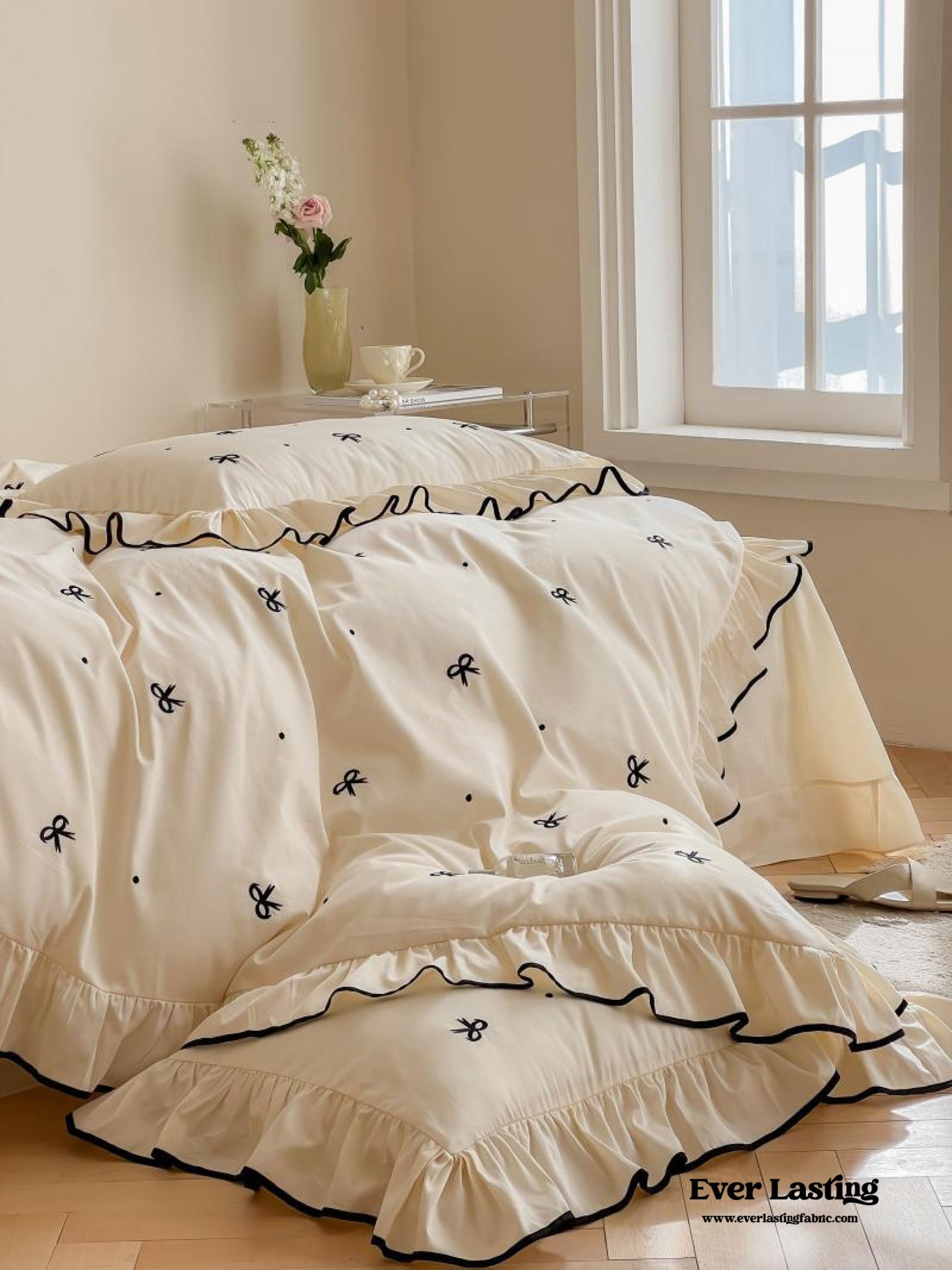 Silky Ribbon Ruffle Bedding Set / Cream White