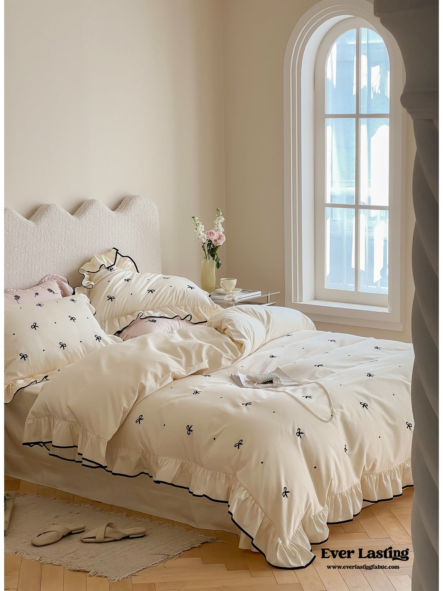 Silky Ribbon Ruffle Bedding Set / Cream White