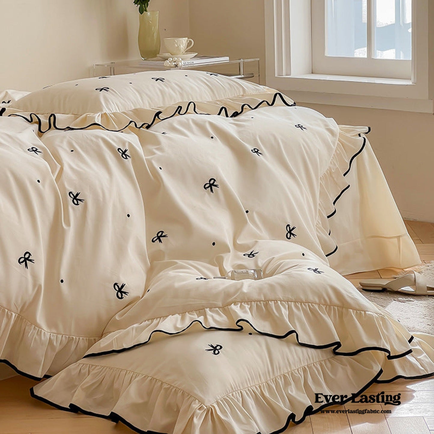 Silky Ribbon Ruffle Bedding Set / Cream White