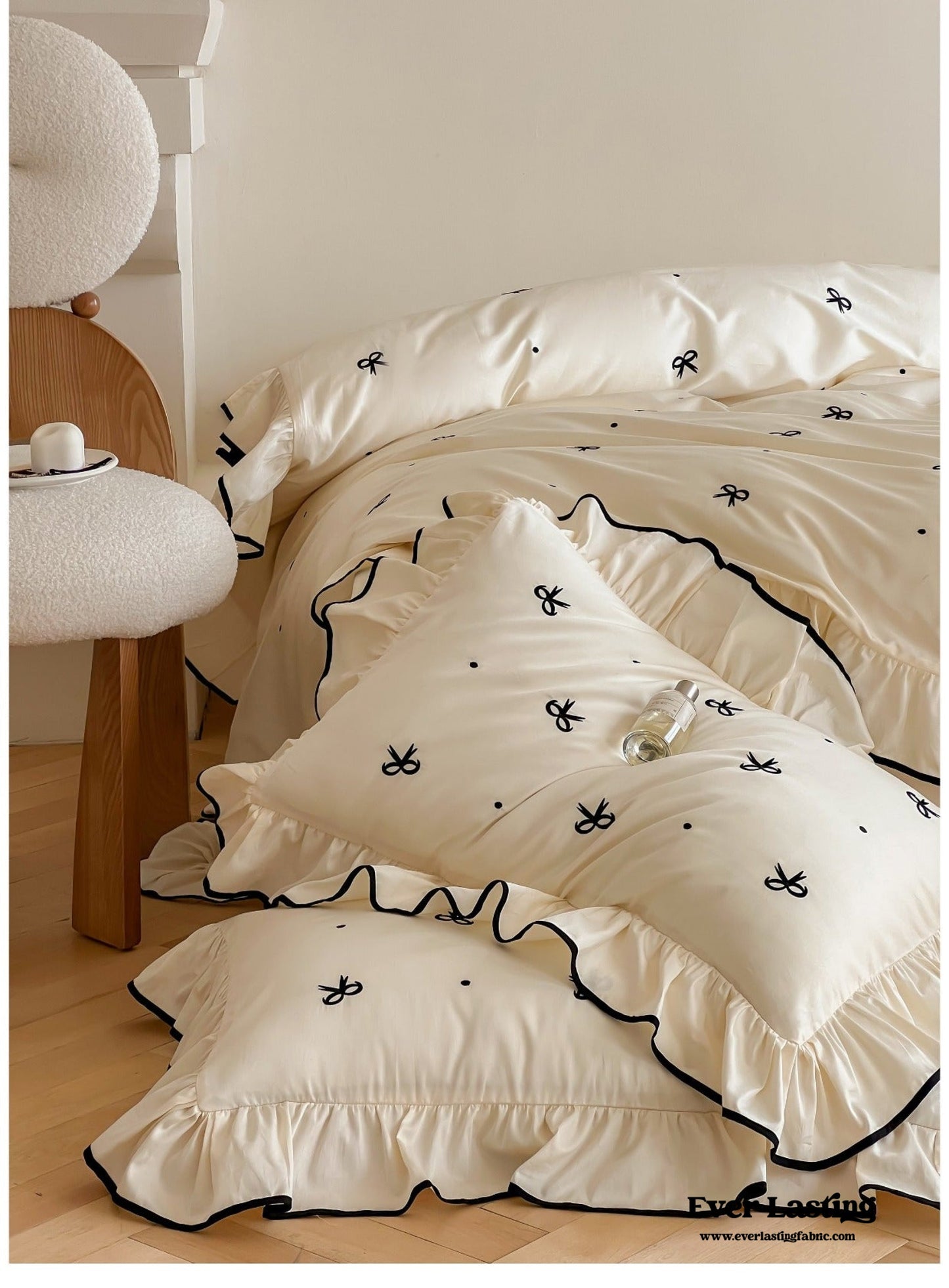 Silky Ribbon Ruffle Bedding Set / Cream White