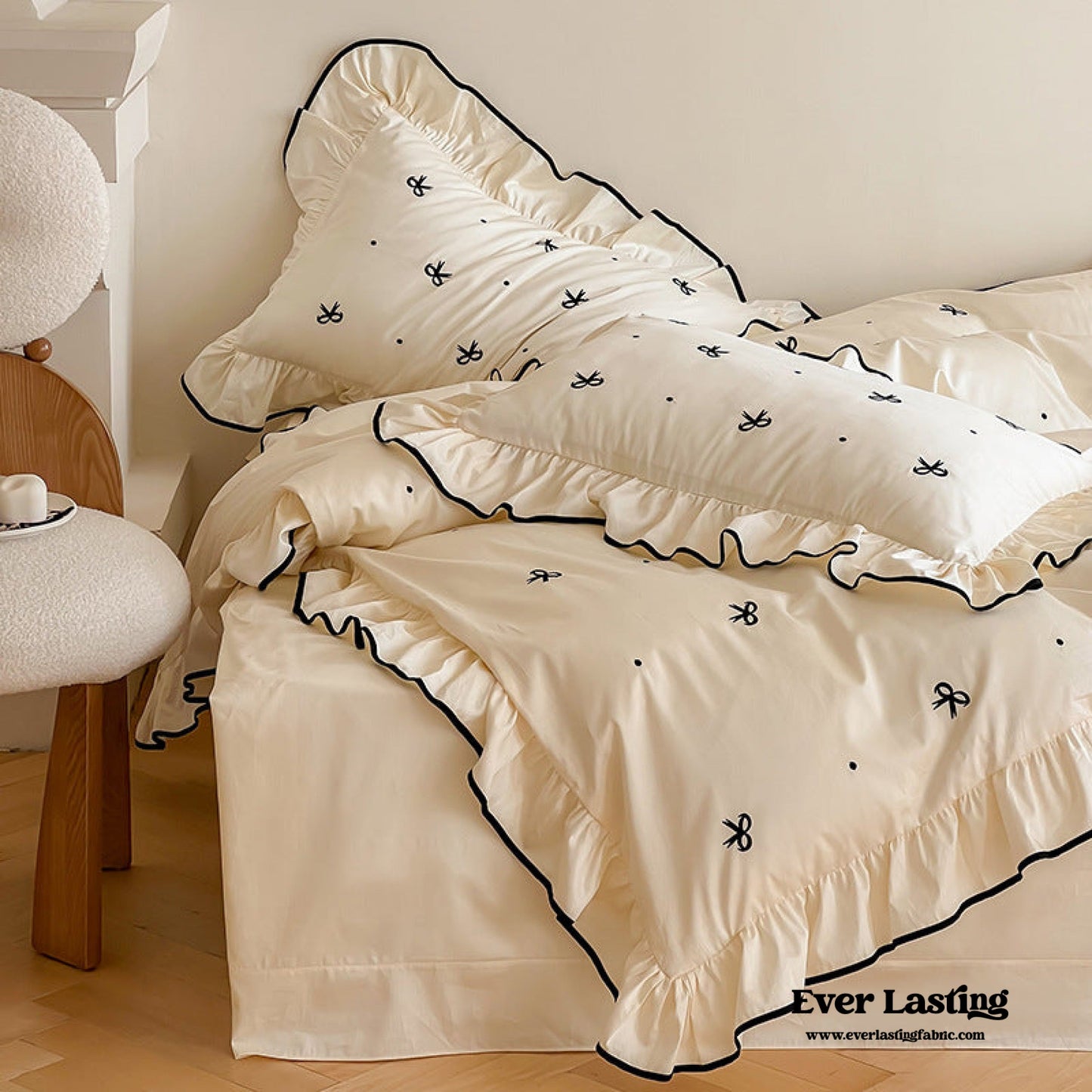 Silky Ribbon Ruffle Bedding Set / Cream White