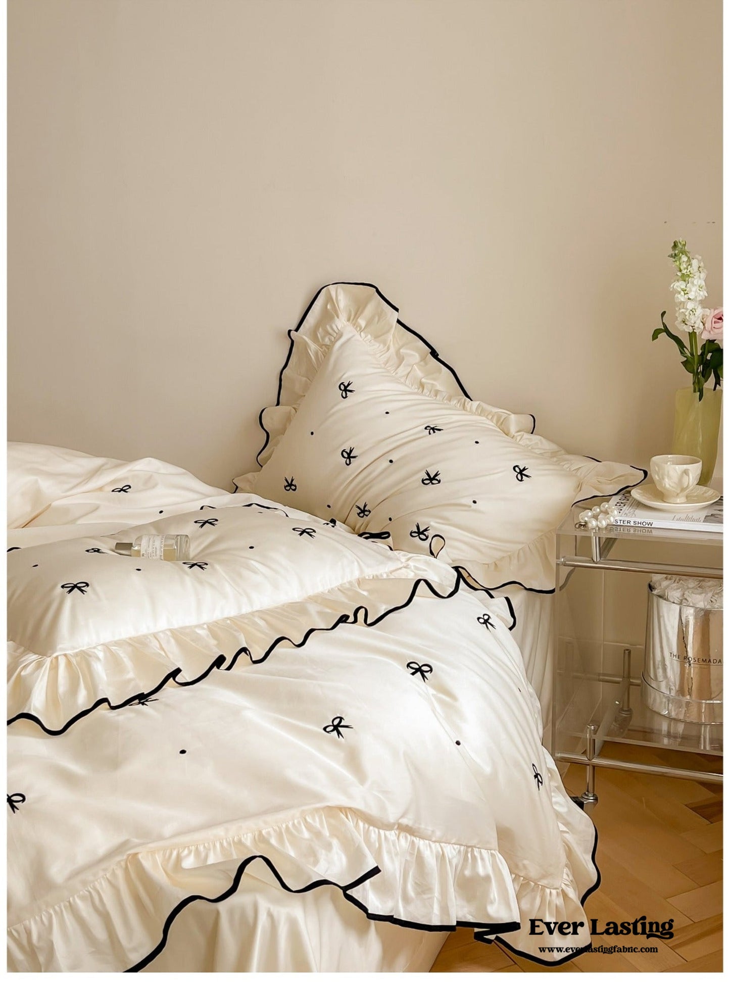 Silky Ribbon Ruffle Bedding Set / Cream White