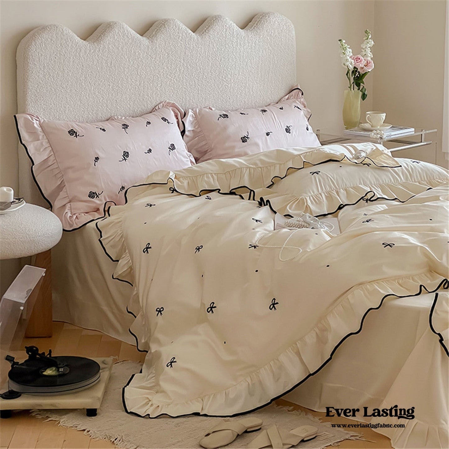 Silky Ribbon Ruffle Bedding Set / Cream White