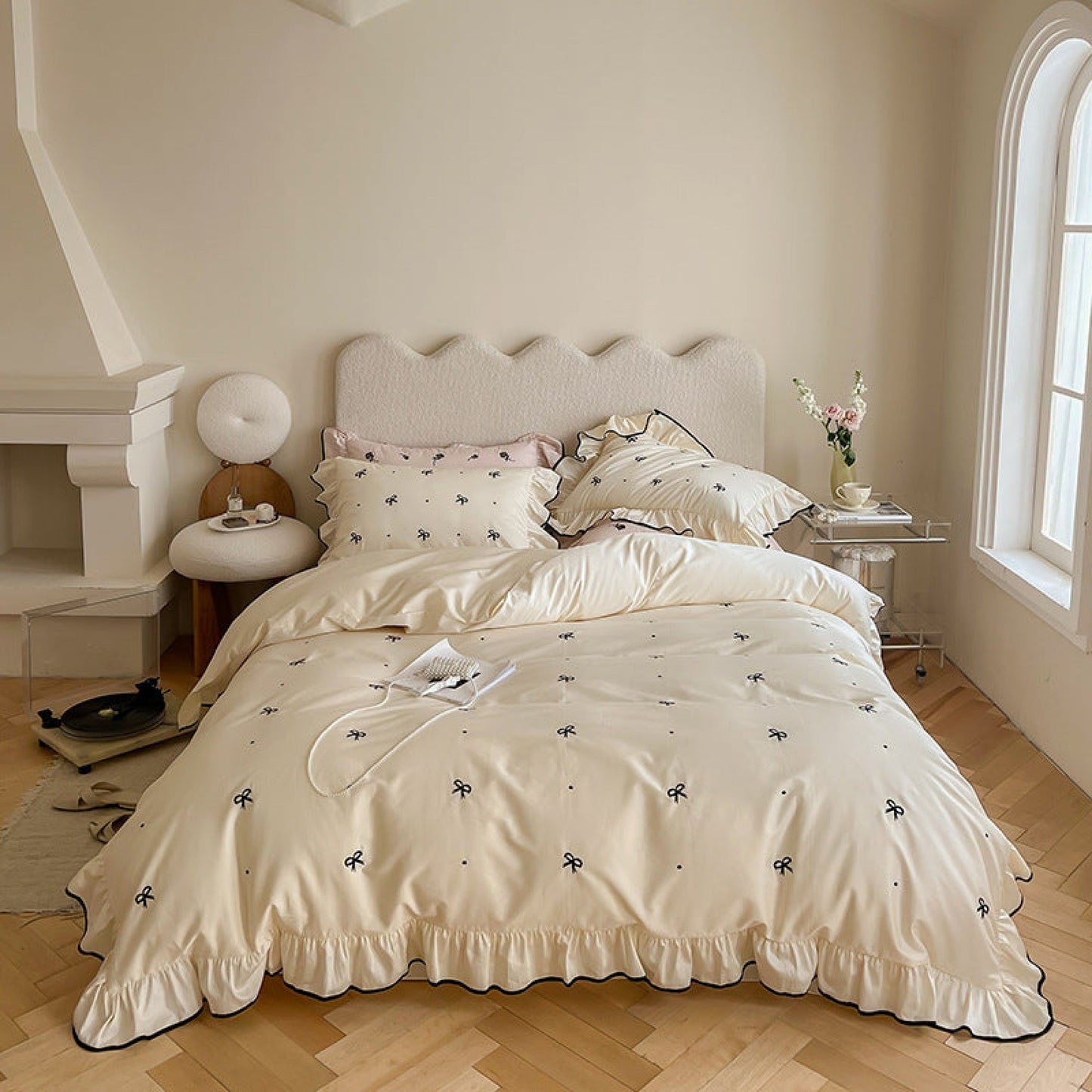Silky Ribbon Ruffle Bedding Set / Cream White