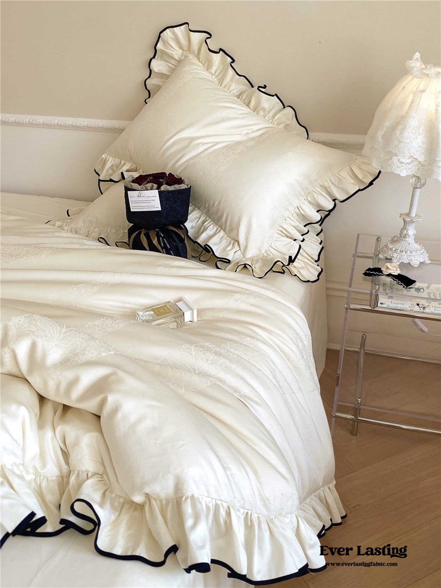 Silky Ruffle Bedding Set / Ivory White