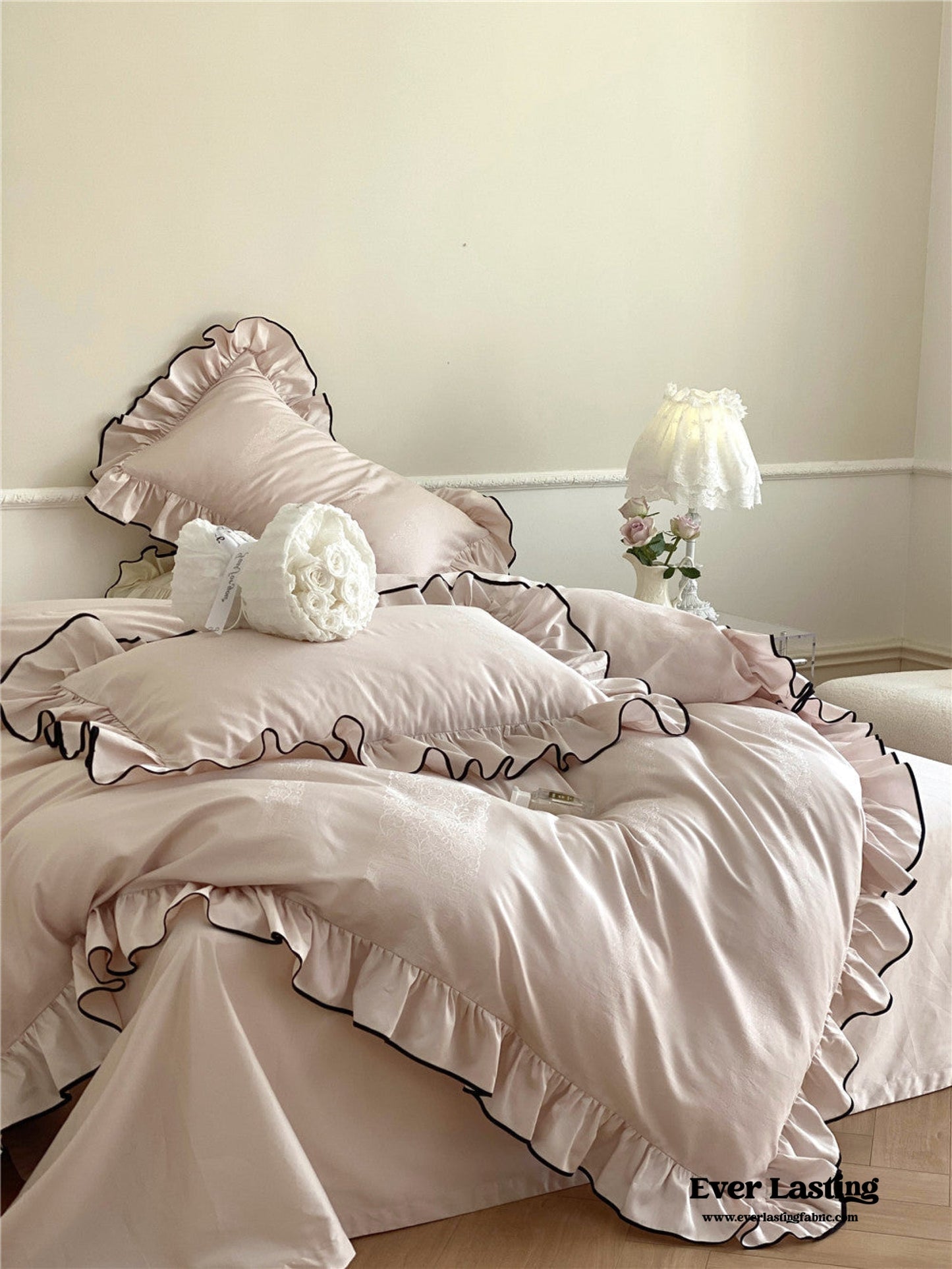 Silky Ruffle Bedding Set / Ivory White