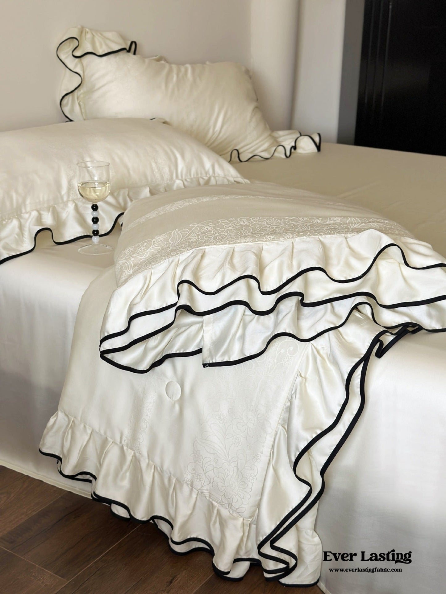 Silky Ruffle Blanket Comforter Set / Rust Pink