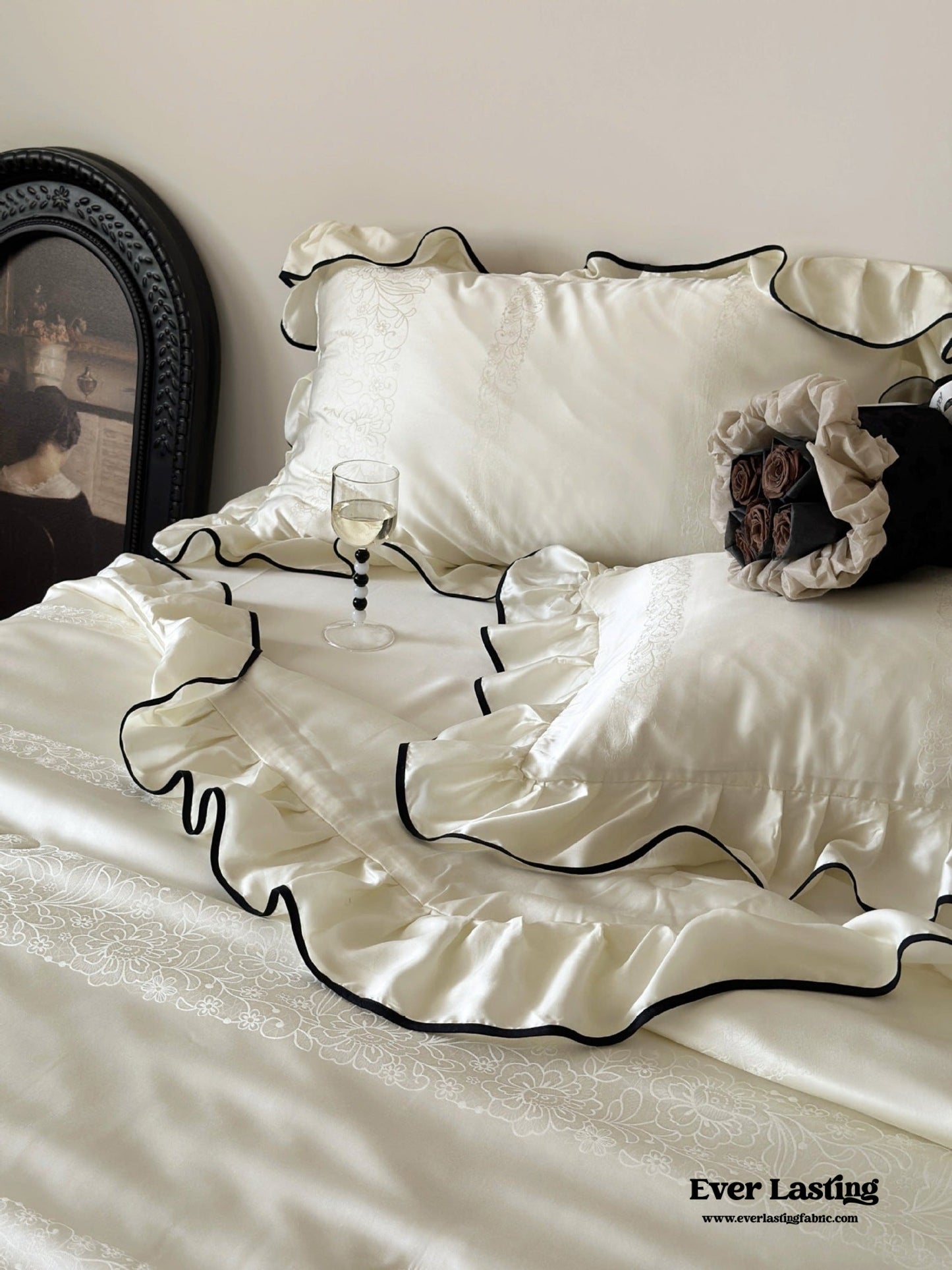Silky Ruffle Blanket Comforter Set / White