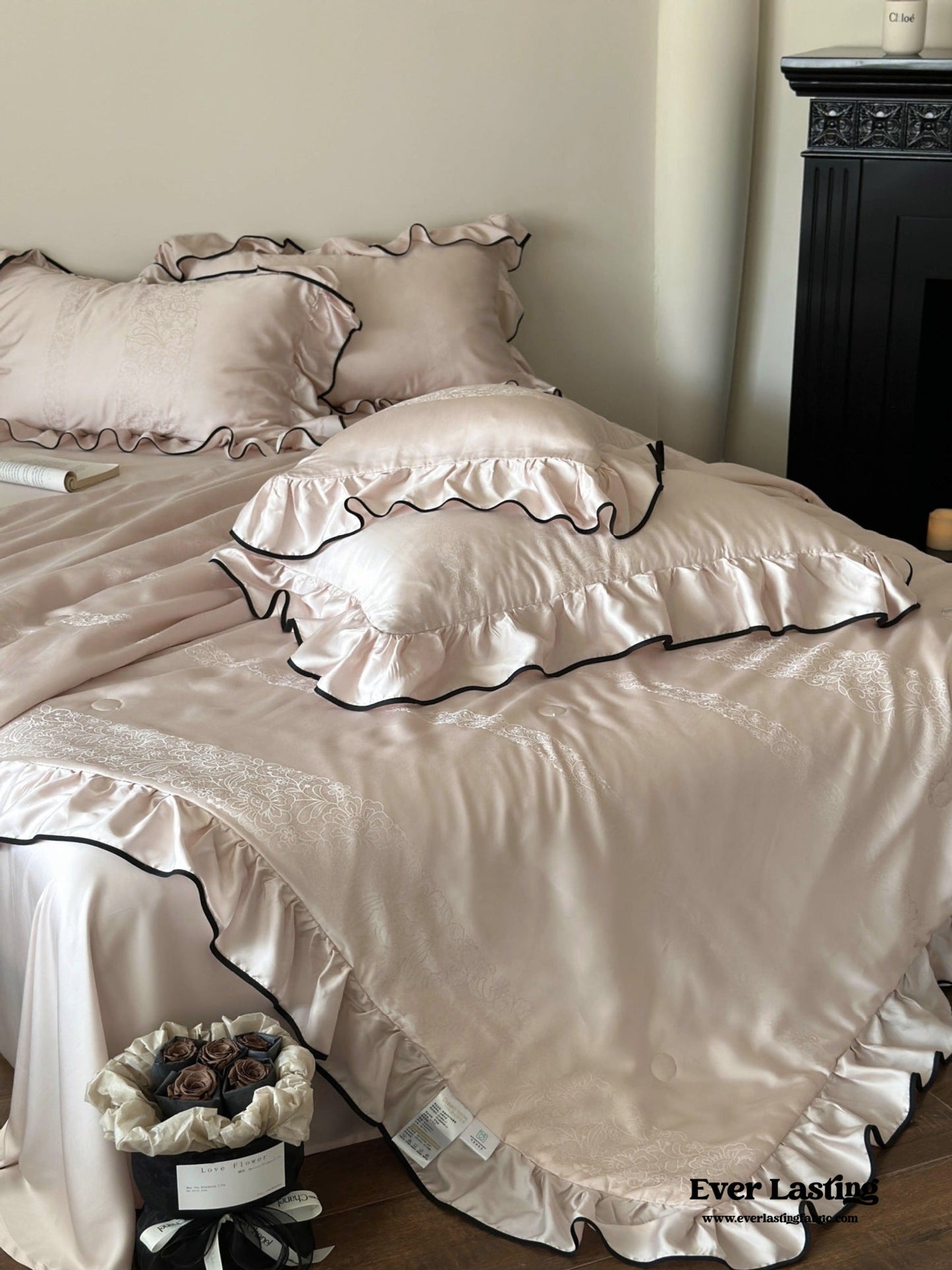 Silky Ruffle Blanket Comforter Set / White