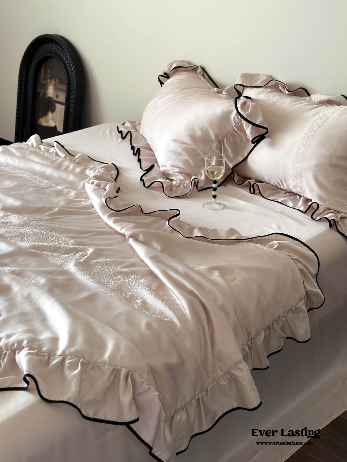 Silky Ruffle Blanket Comforter Set / White
