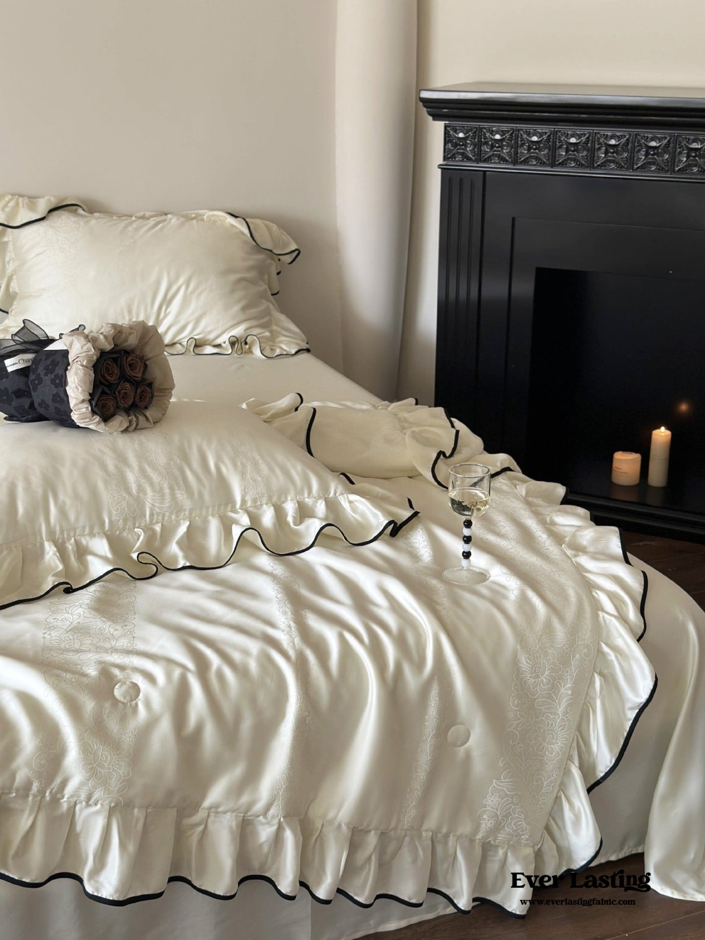 Silky Ruffle Blanket Comforter Set / White