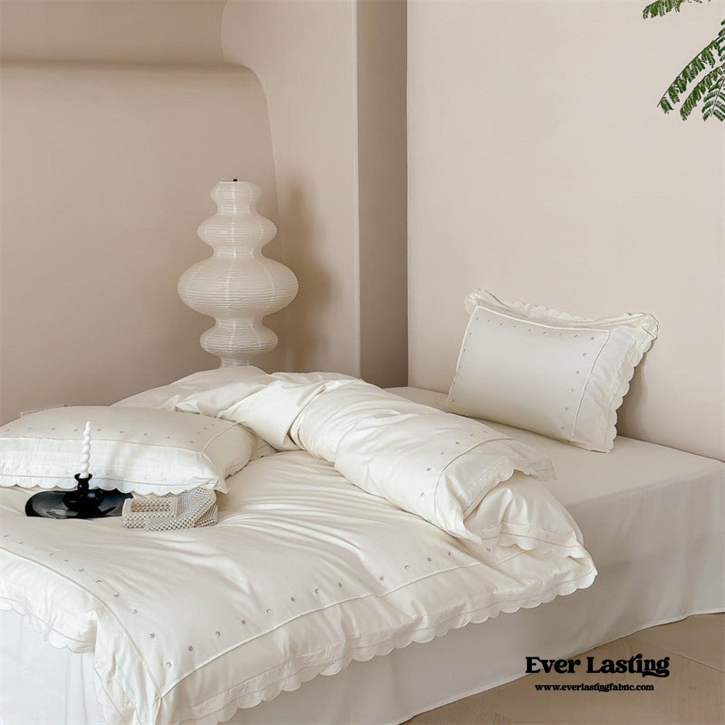 Star Gaze Short Cake Ruffle Bedding Set / White