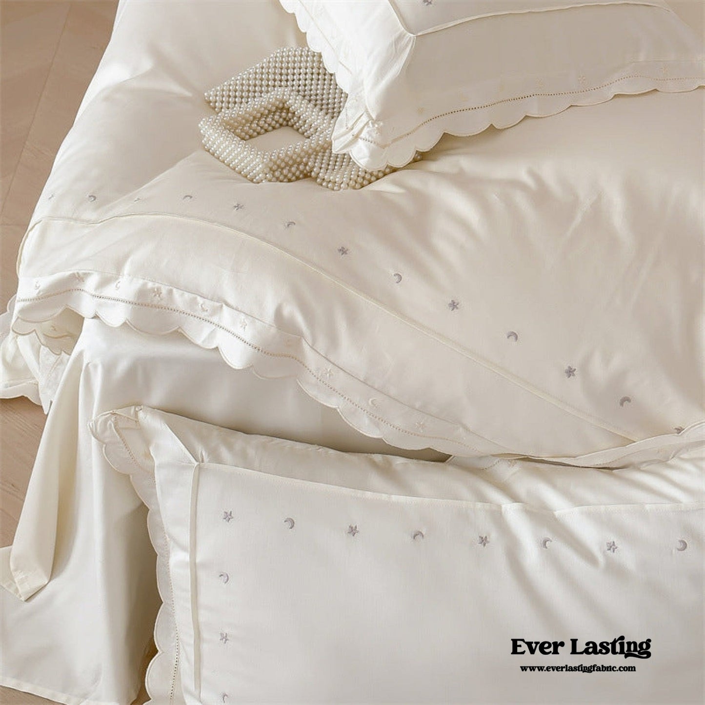 Star Gaze Short Cake Ruffle Bedding Set / White