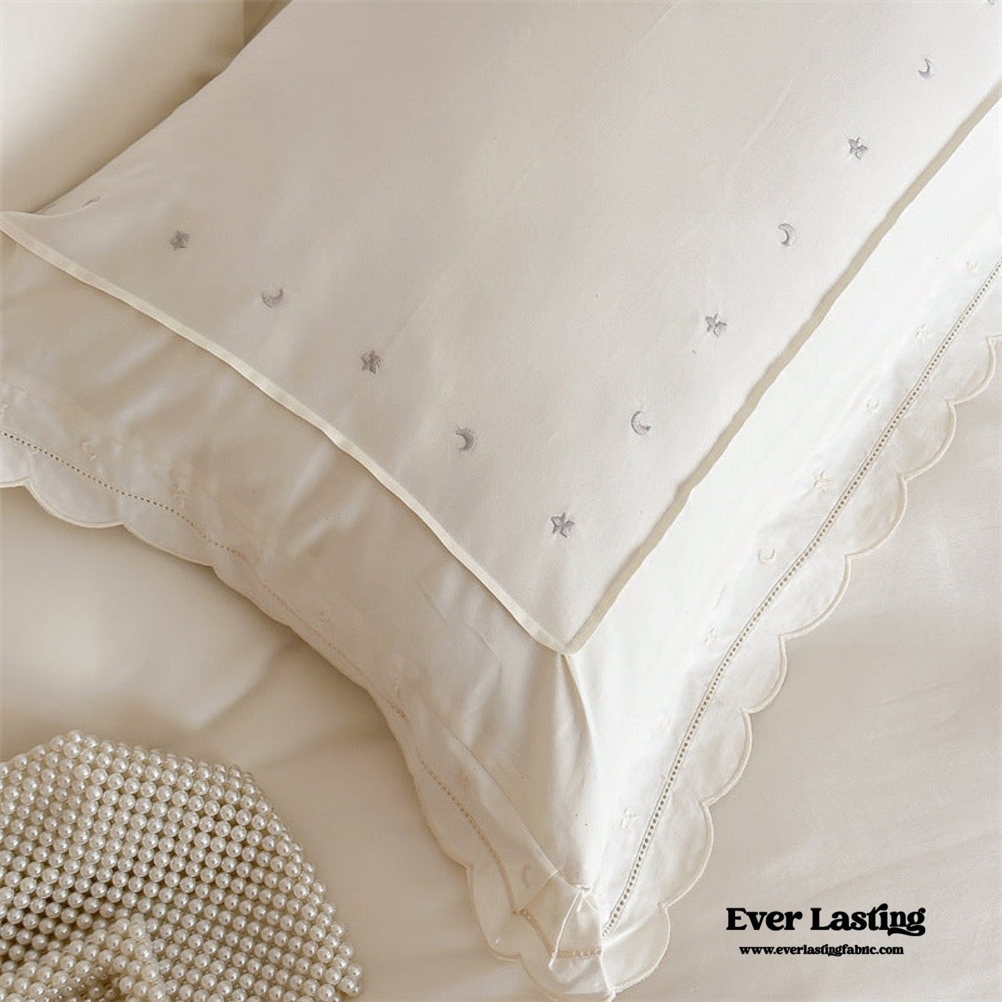 Star Gaze Short Cake Ruffle Bedding Set / White